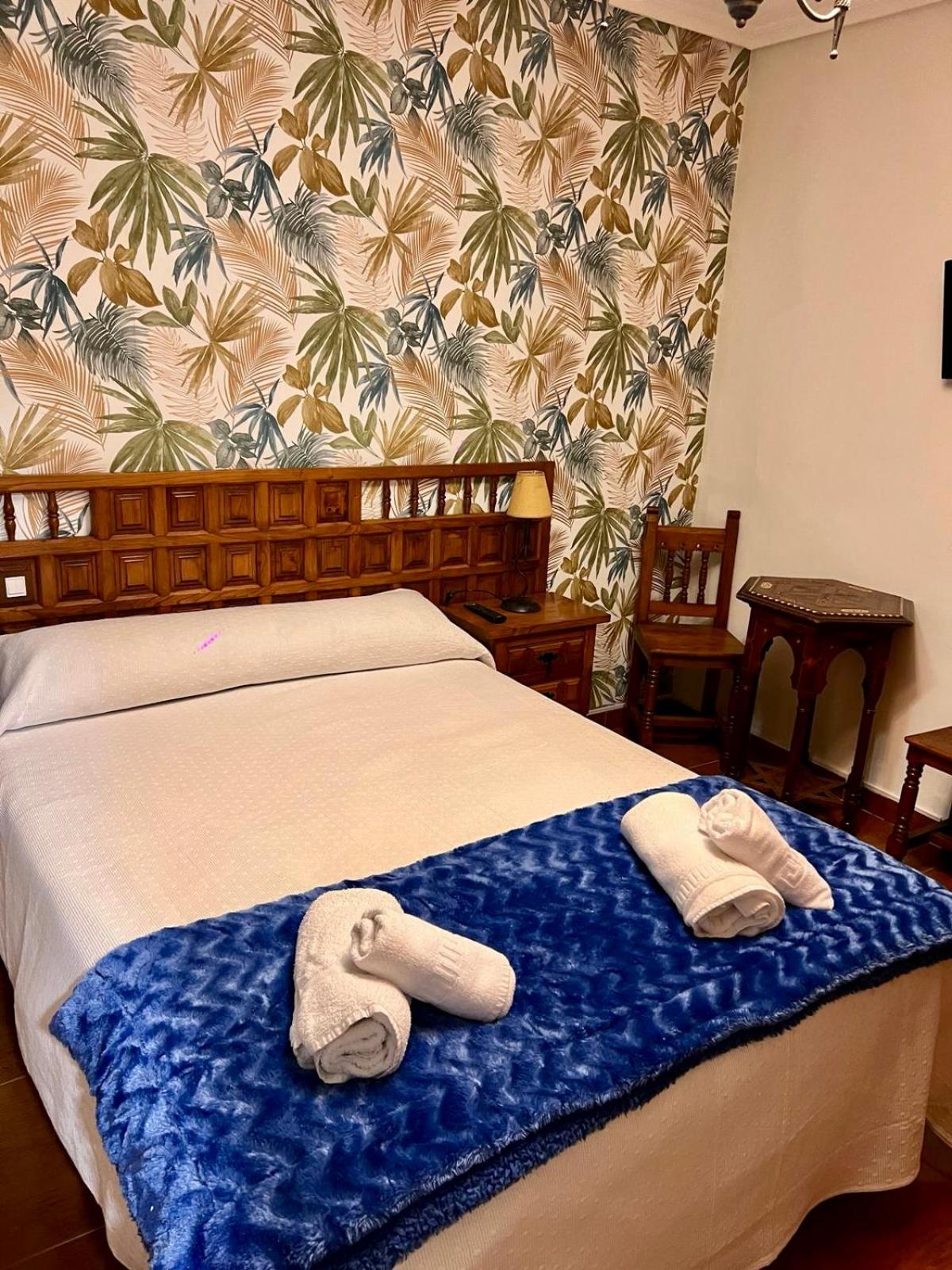 Double Room with Private Bathroom photo 3