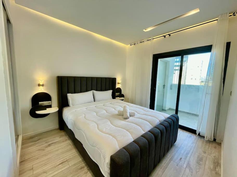 Deluxe One-Bedroom Apartment with Ocean View