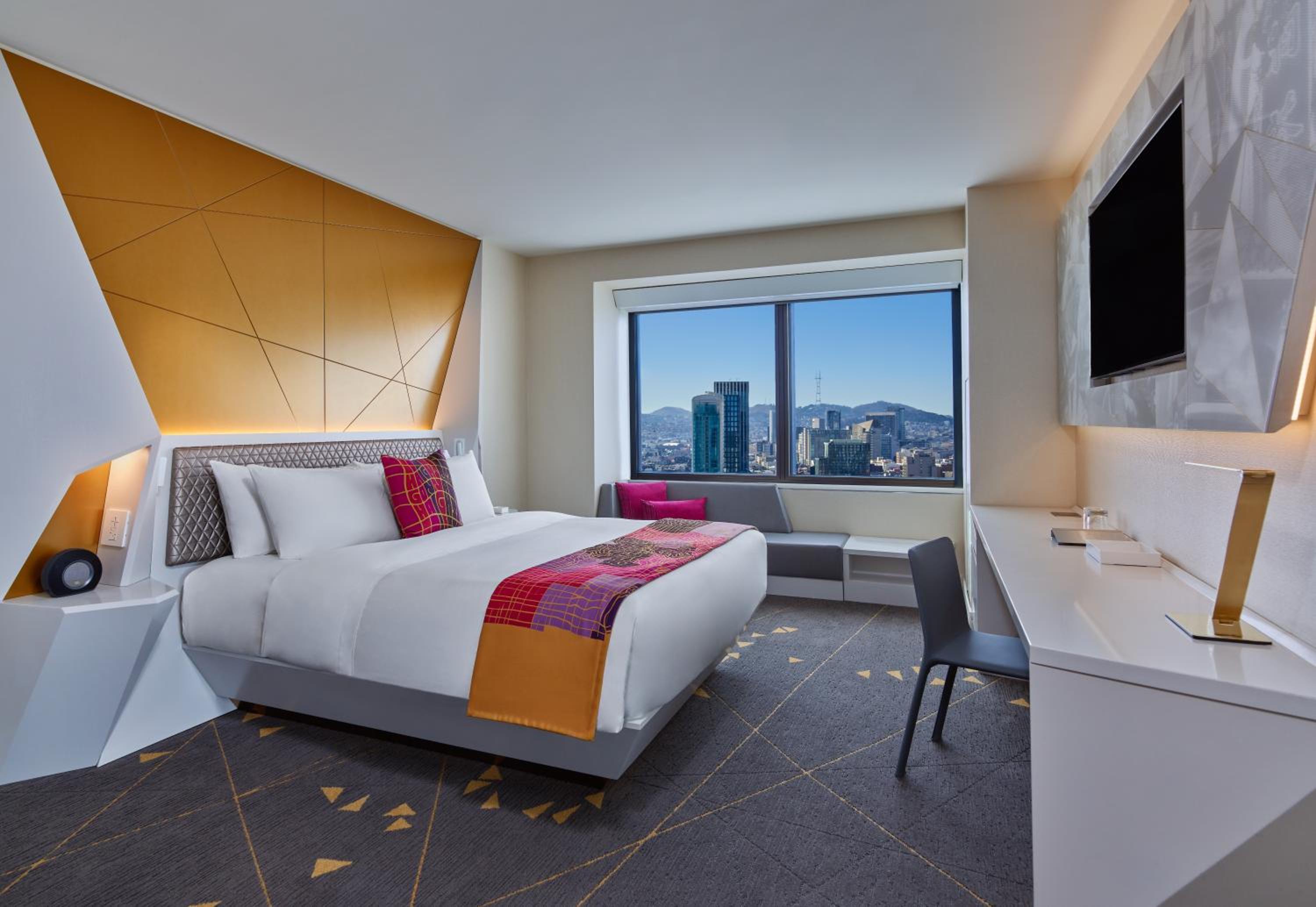 One-Bedroom Urban King Suite with City View - Photo 1