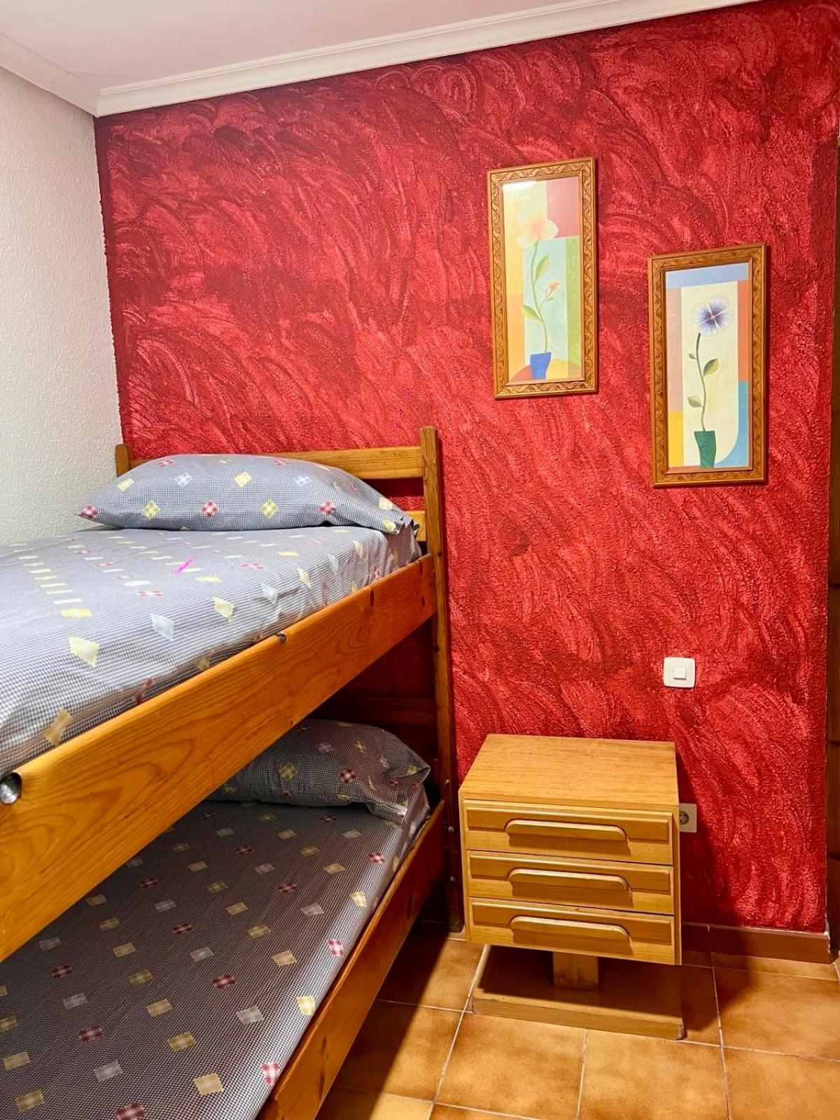 Twin Room with Shared Bathroom photo 2