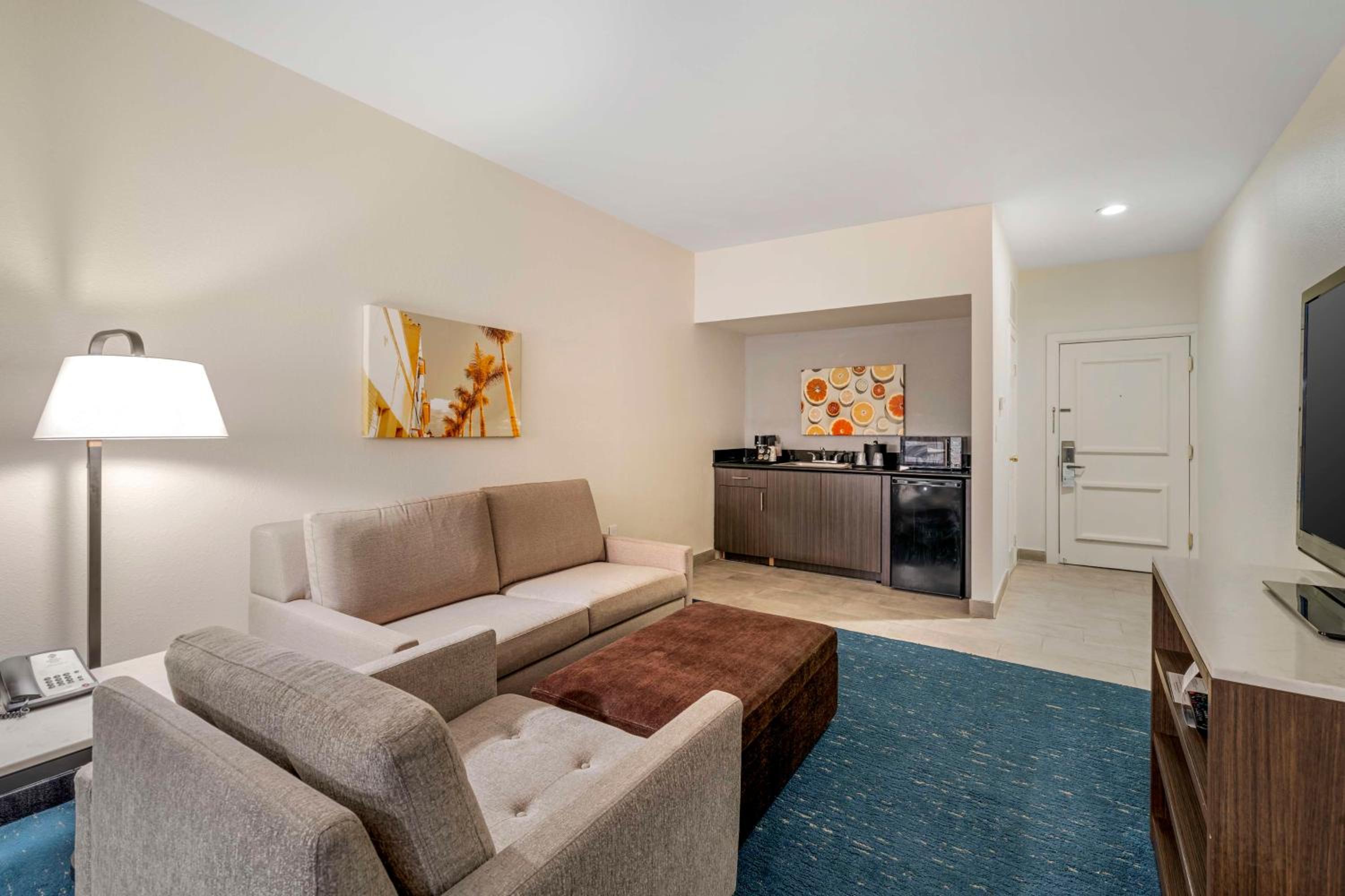Two-Room King Suite with Sofa Bed, Living Room and Full Kitchen - Non-Smoking - Photo 1