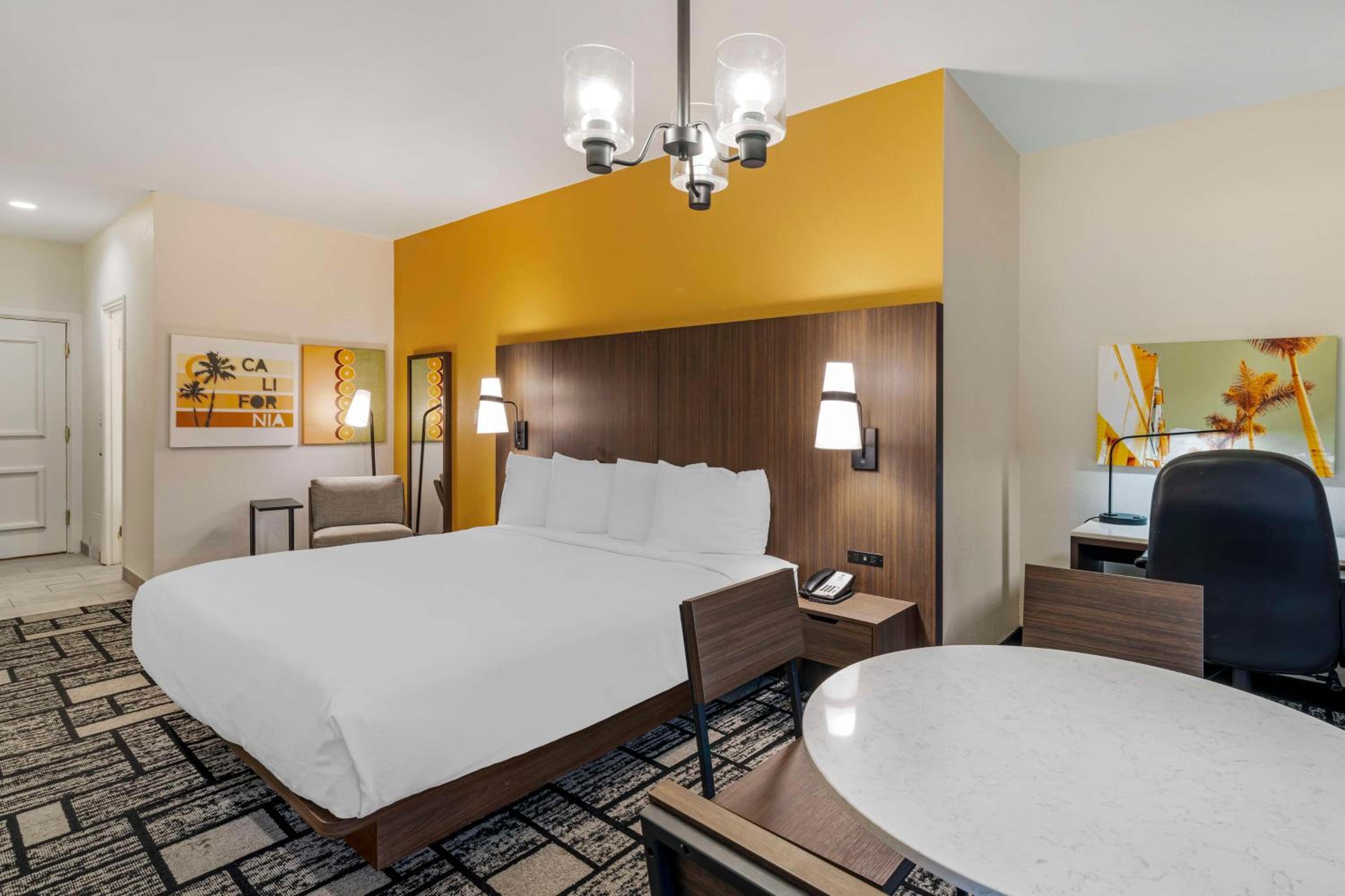 Two-Room King Suite with Sofa Bed, Living Room and Full Kitchen - Non-Smoking - Photo 6