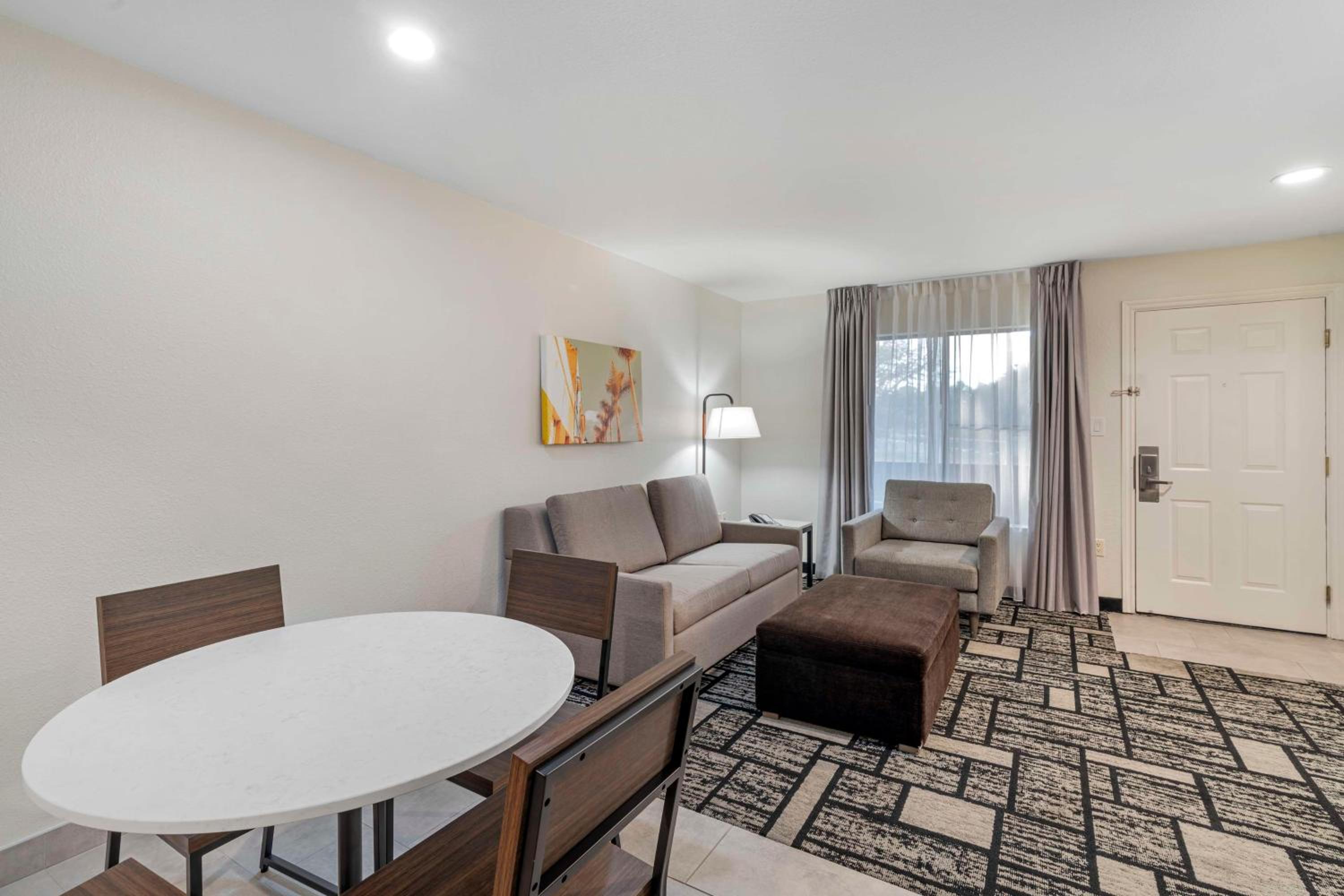 King Suite With Kitchen - Photo 6