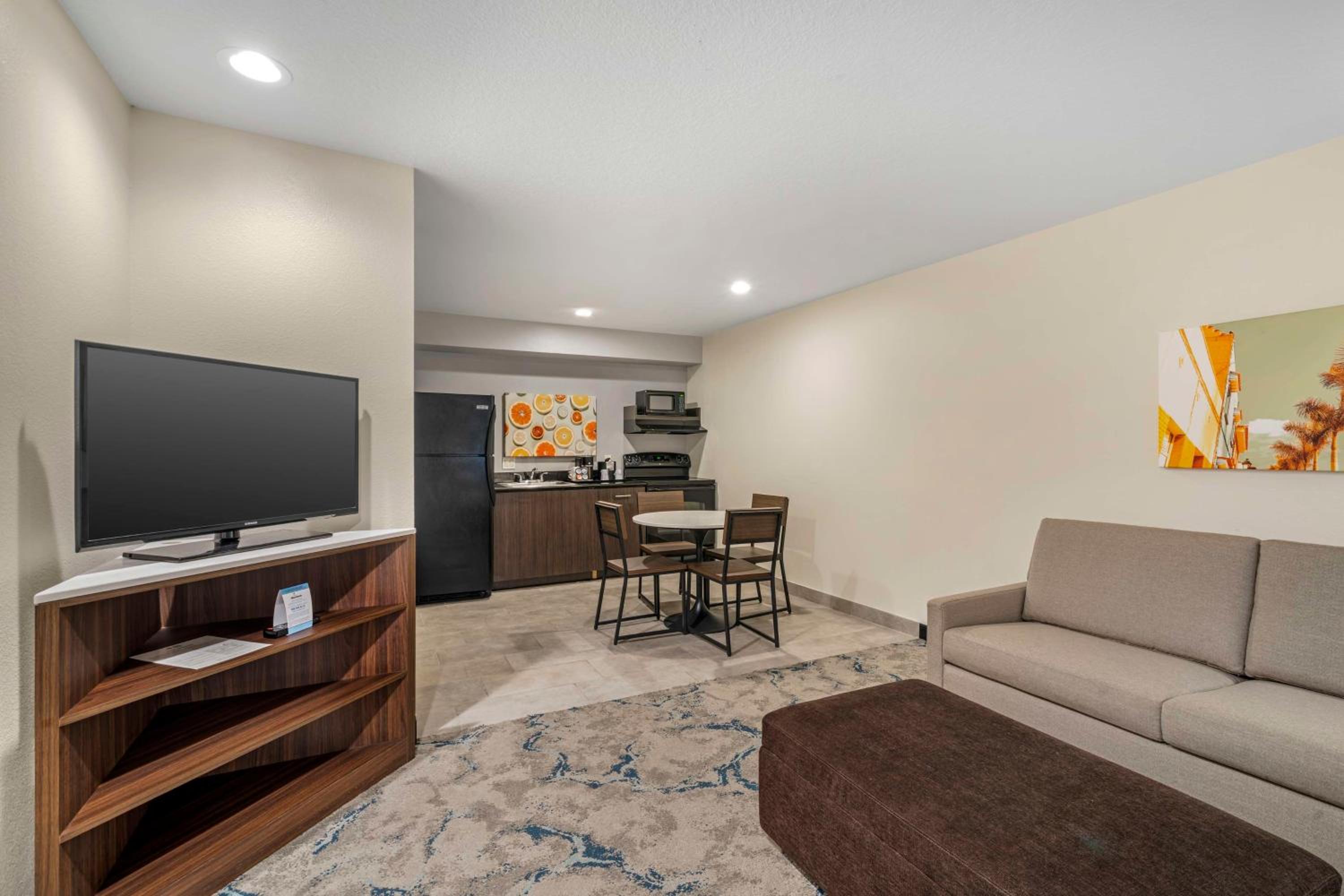 Queen Suite With Two Queen Beds - Photo 8