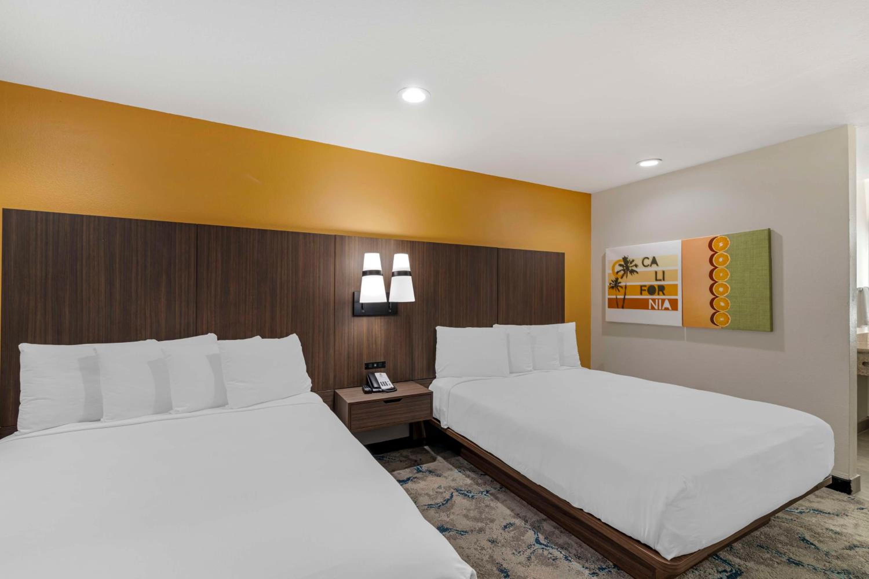 Queen Suite With Two Queen Beds - Photo 2