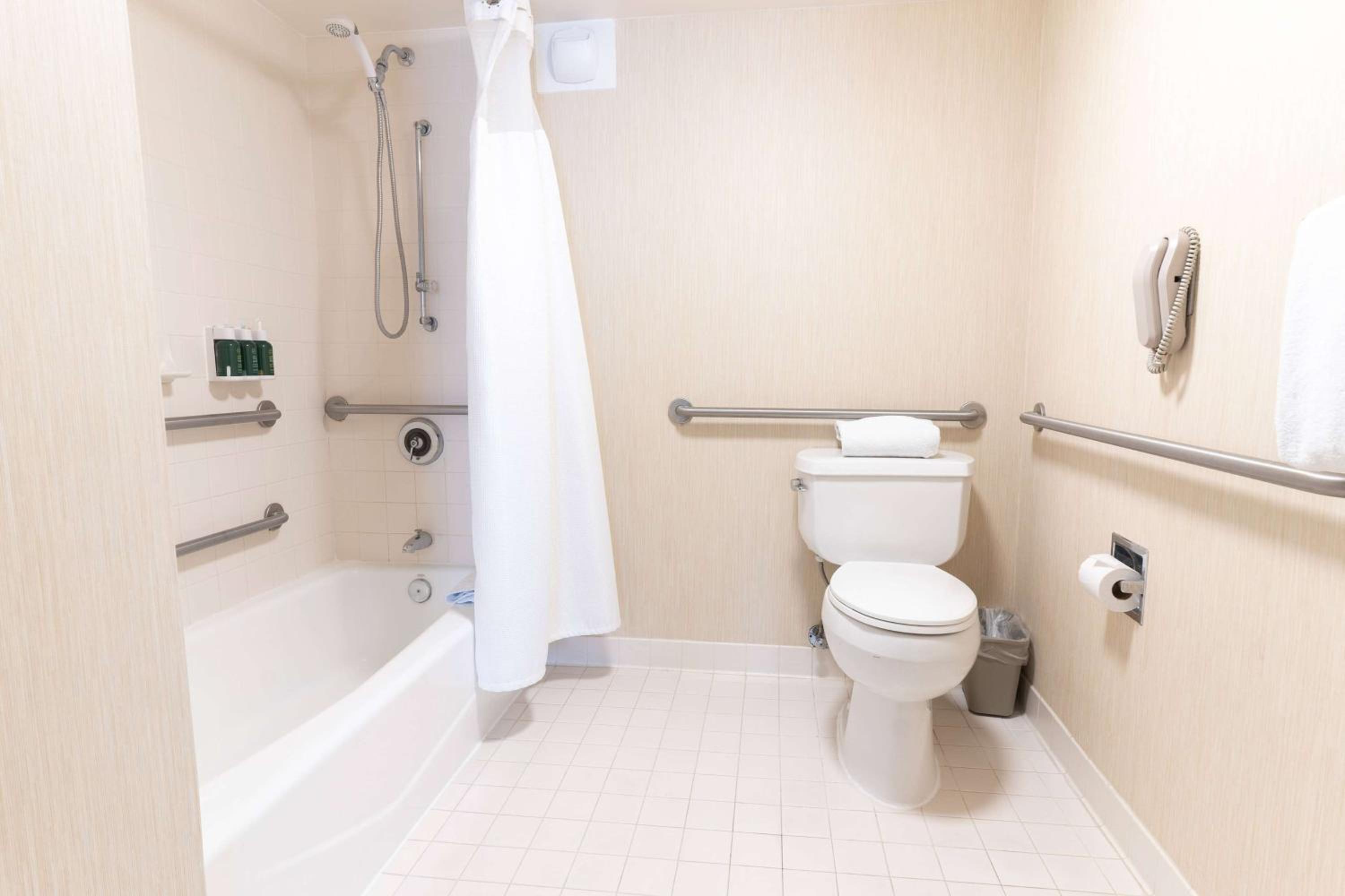 Mobility Accessible Studio Suite Queen Tub