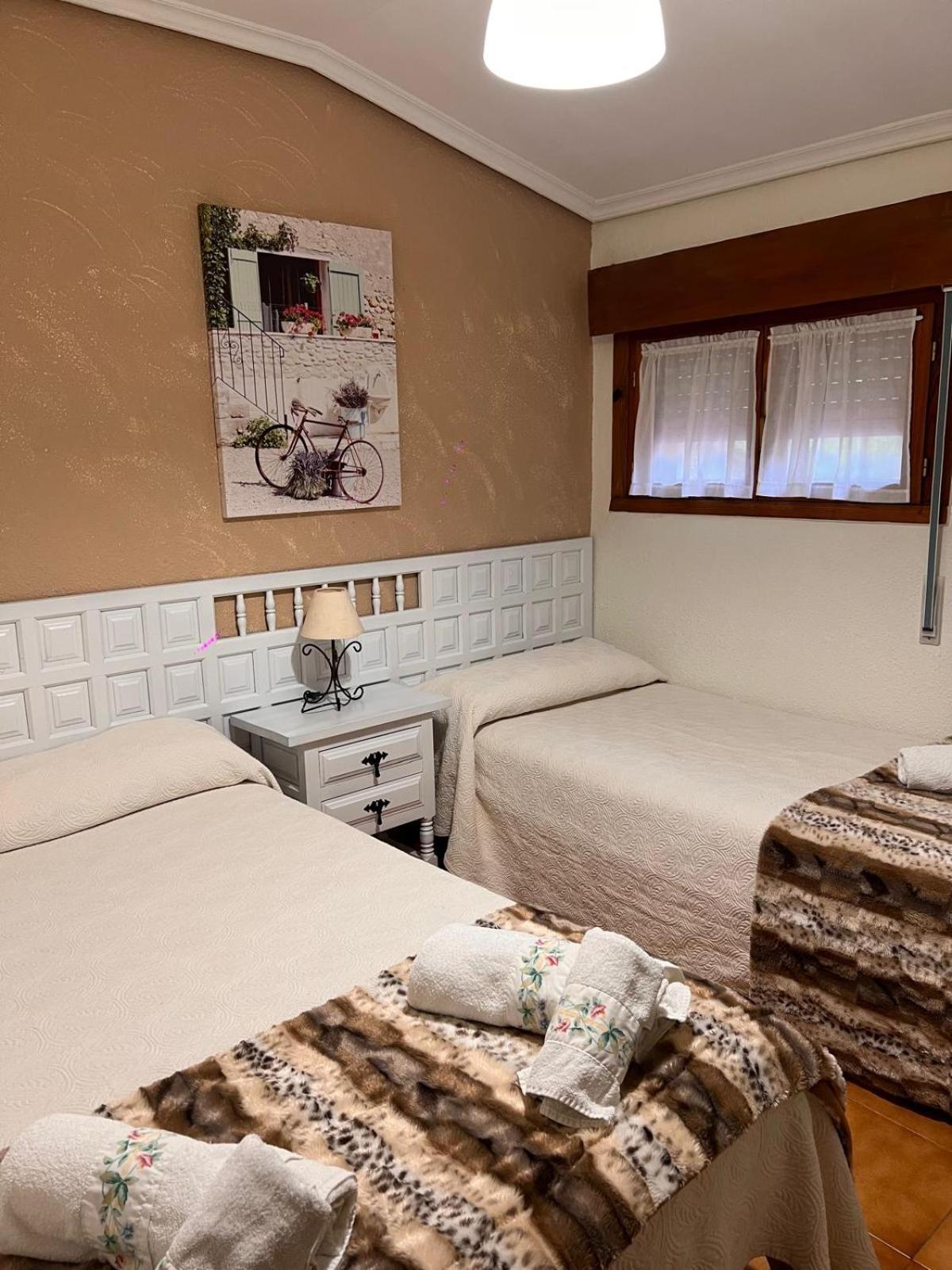 Triple Room with Bathroom photo 2