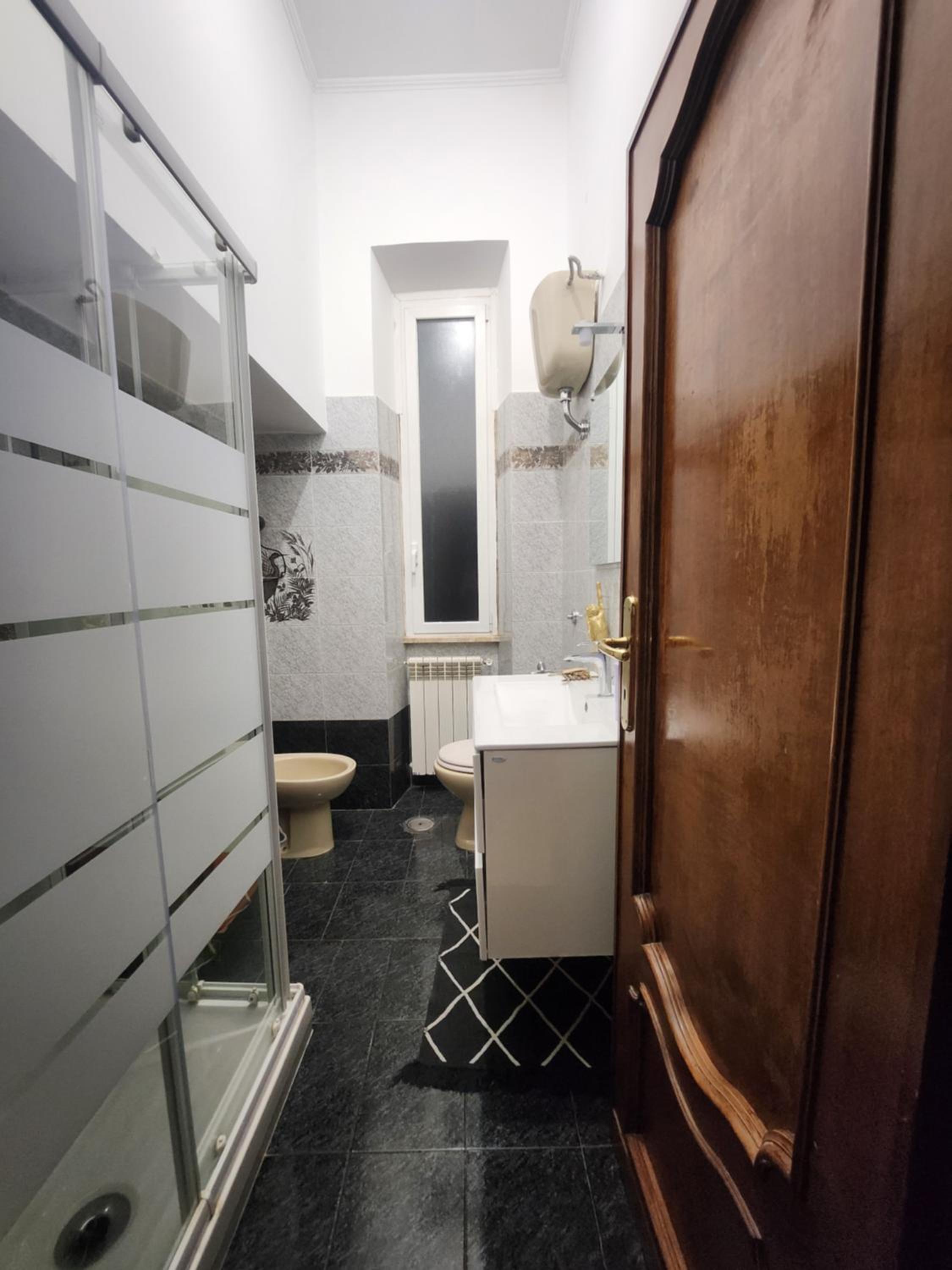 Queen Room With Shared Bathroom