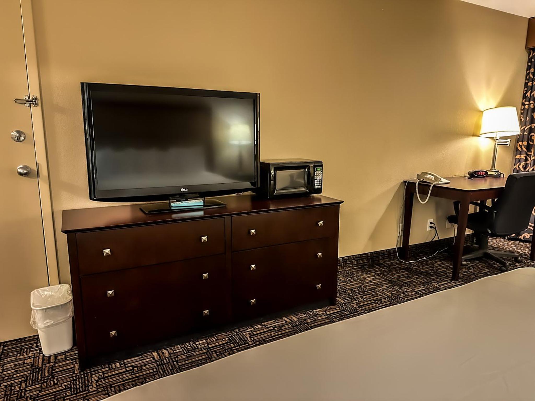 King Room with Pool View photo 2