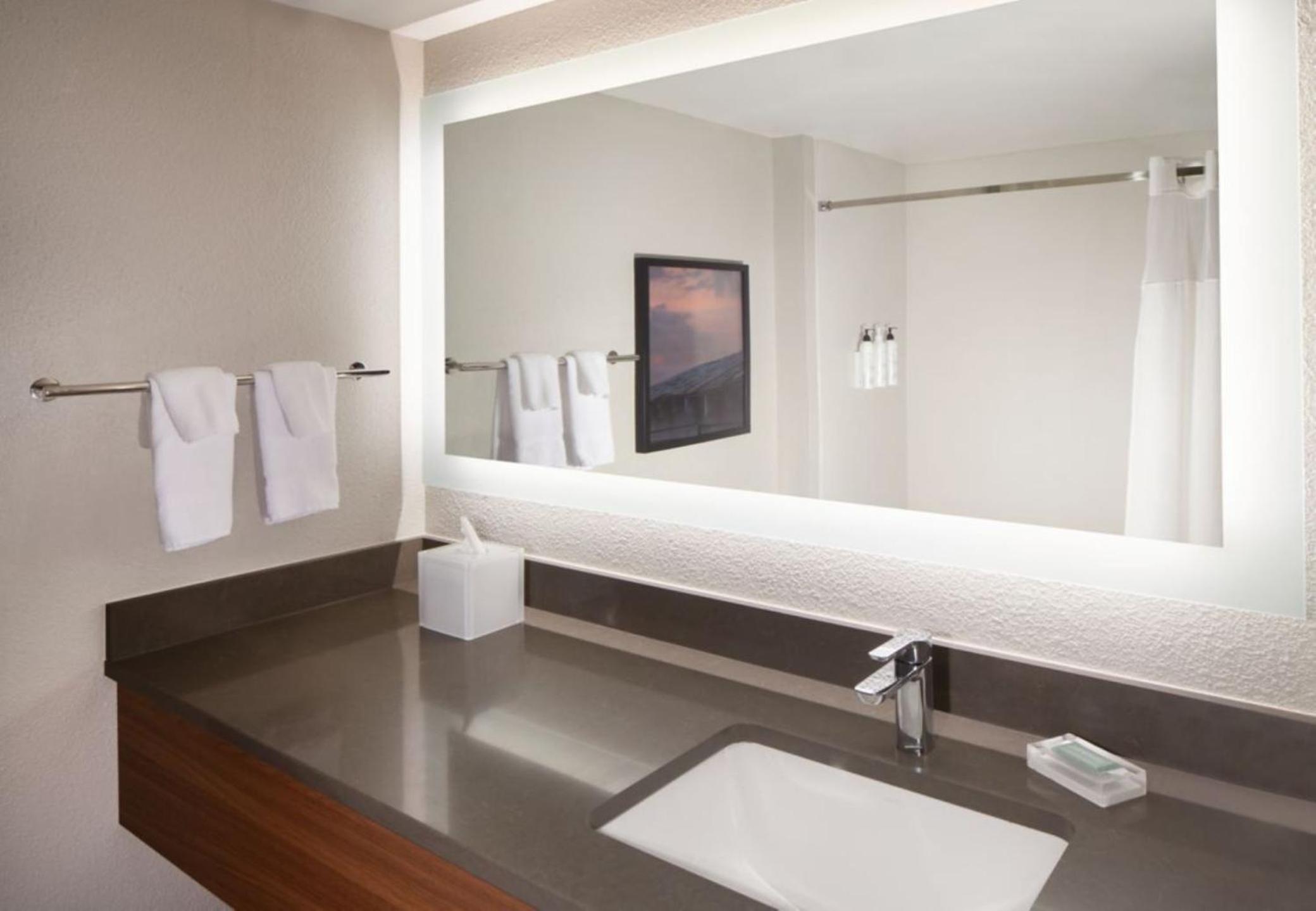 Queen Room with Two Queen Beds - Hearing Accessible - Photo 3