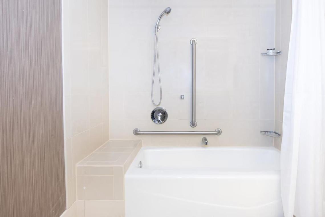 King Room - Hearing Accessible - Photo 9