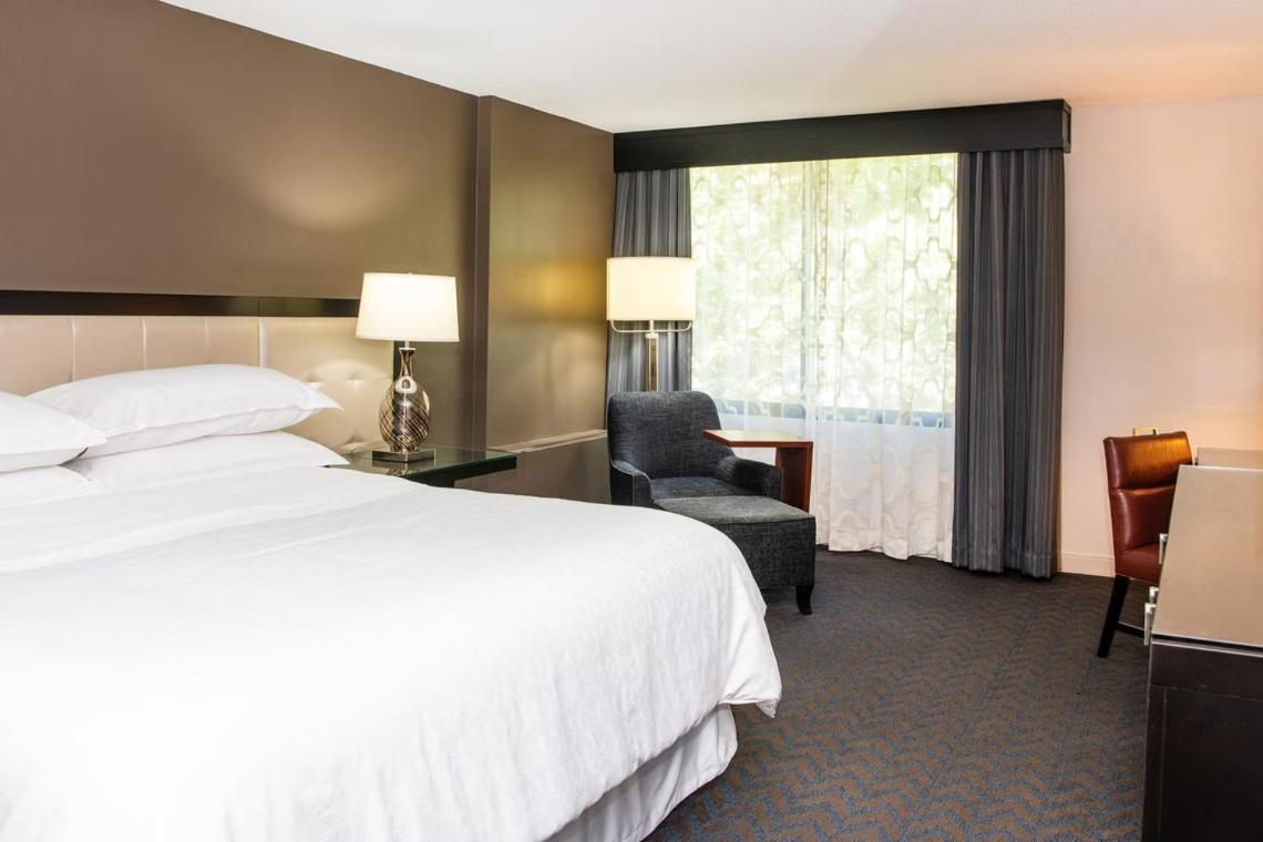 King Room - Hearing Accessible - Photo 3