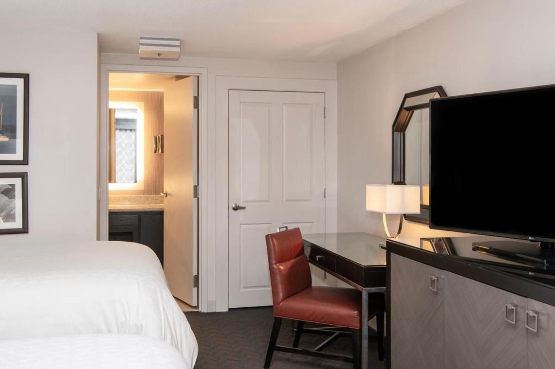 Double Room with Two Double Beds - Hearing Accessible  - Photo 6