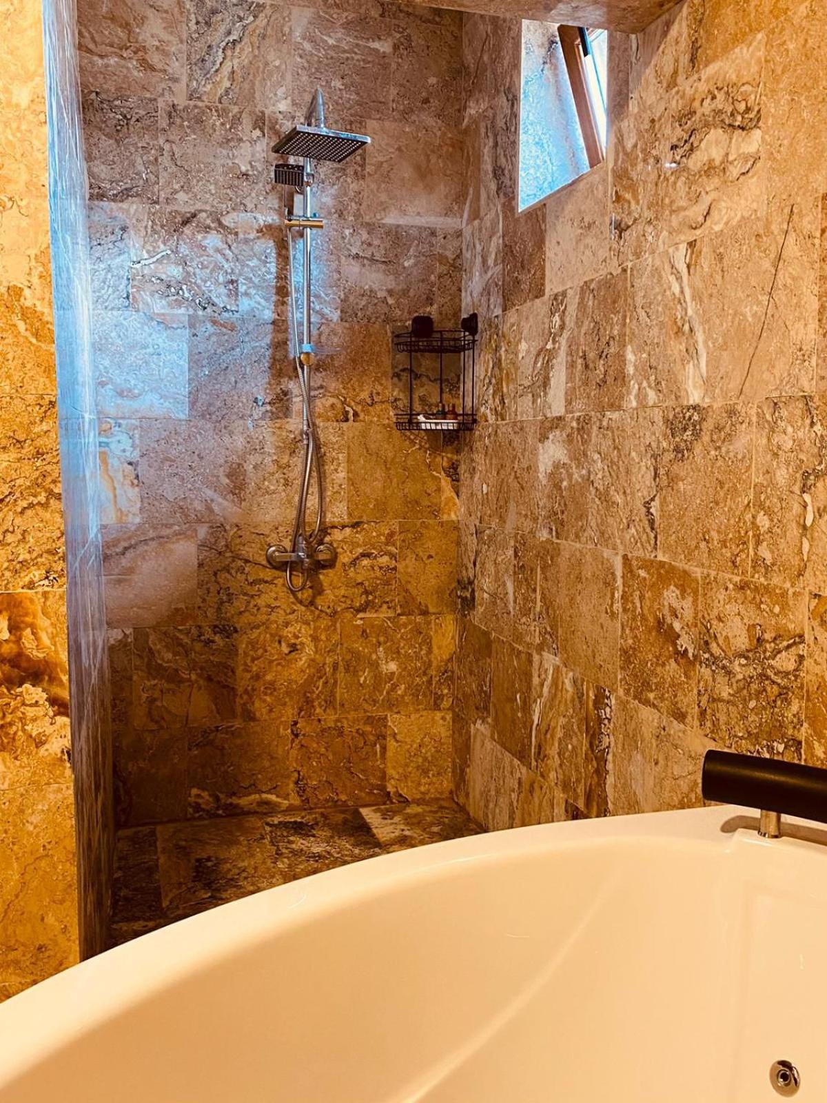 Deluxe Double Room With Bath photo 2