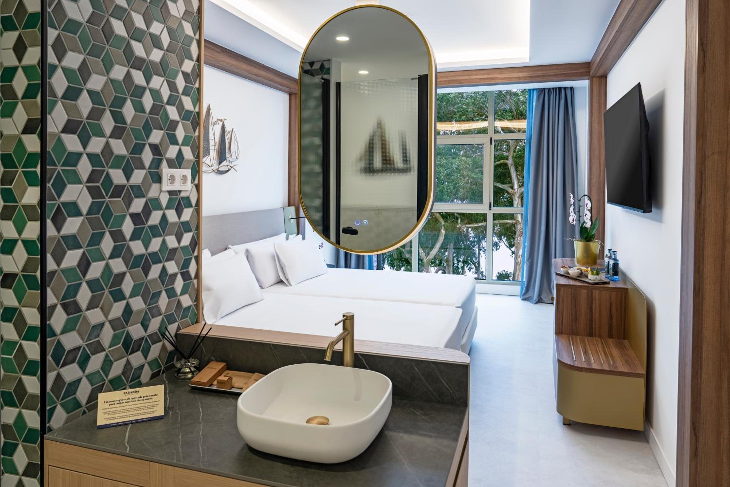2 Single Beds, Superior Room, River View - Photo 1