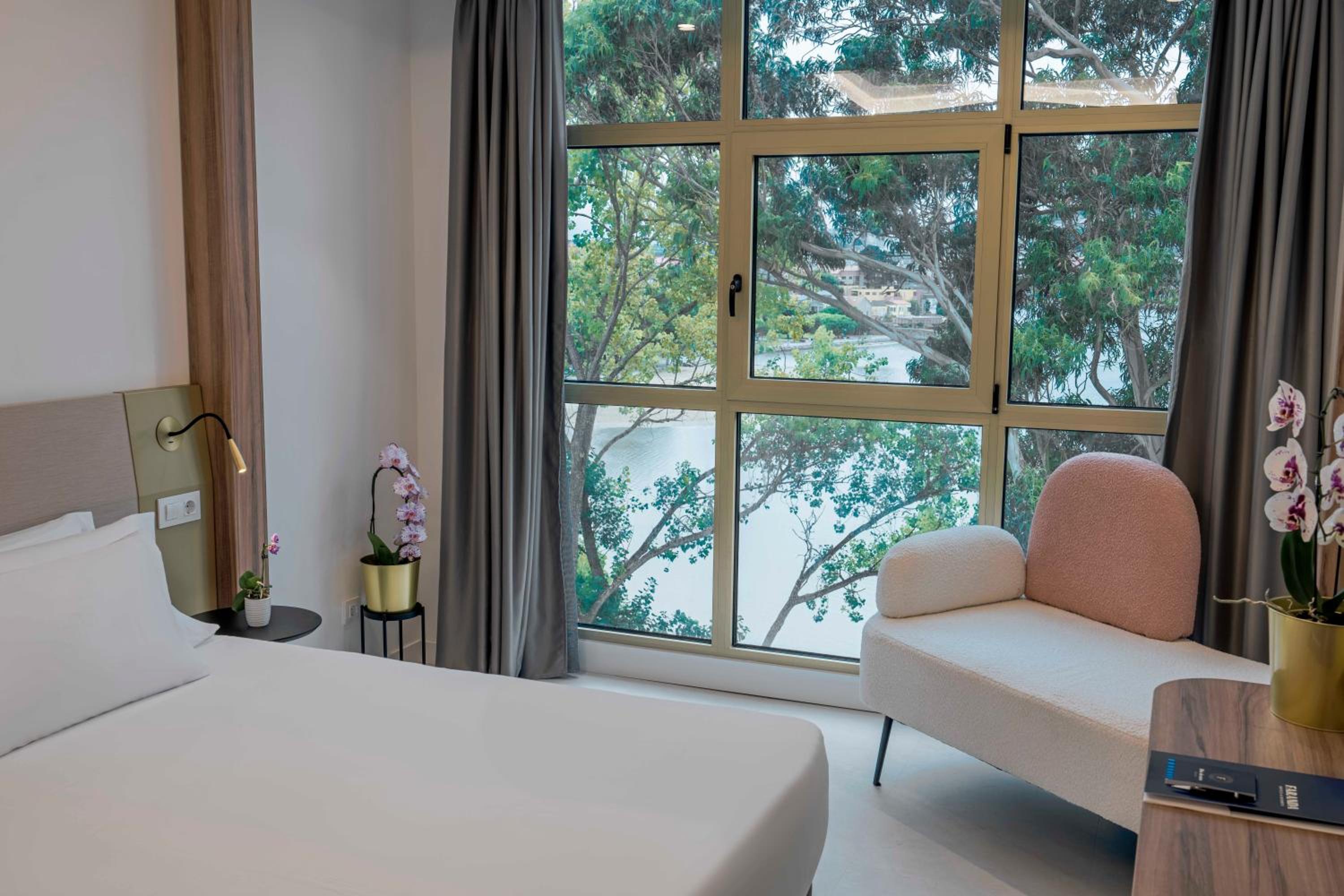2 Single Beds, Superior Room, River View - Photo 4