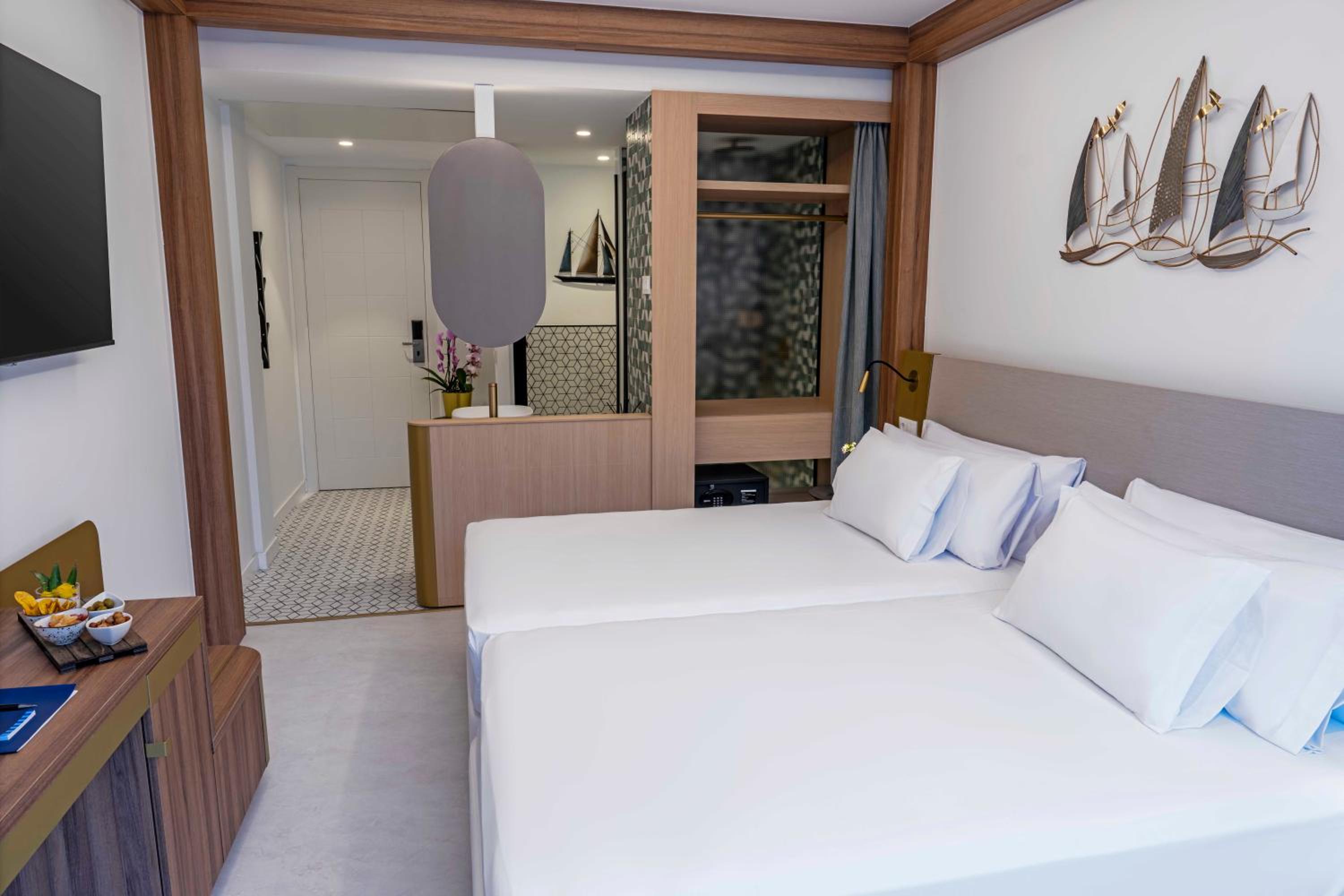 2 Single Beds, Superior Room, River View - Photo 3