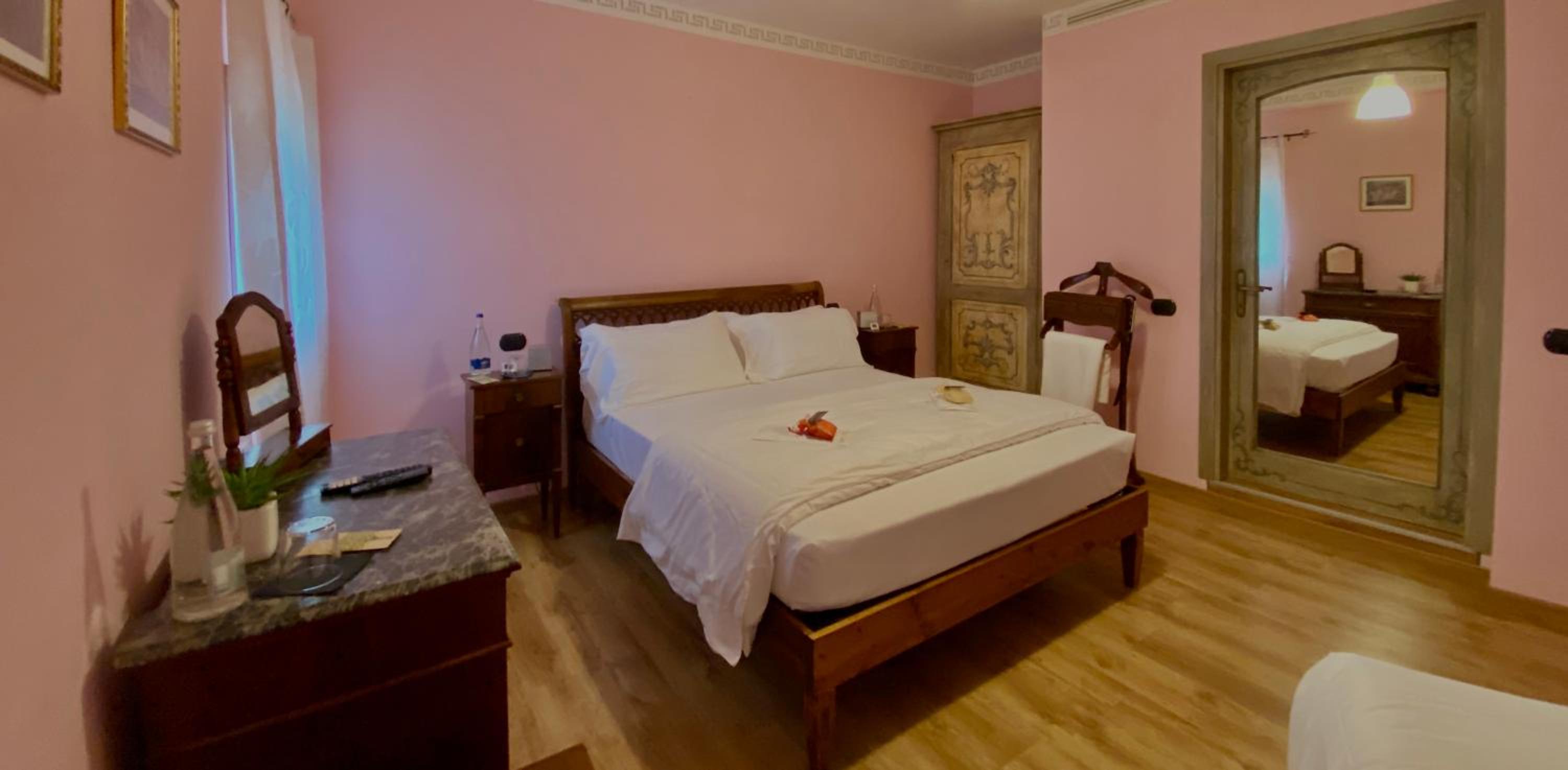 Deluxe Double Room With Extra Bed photo 1