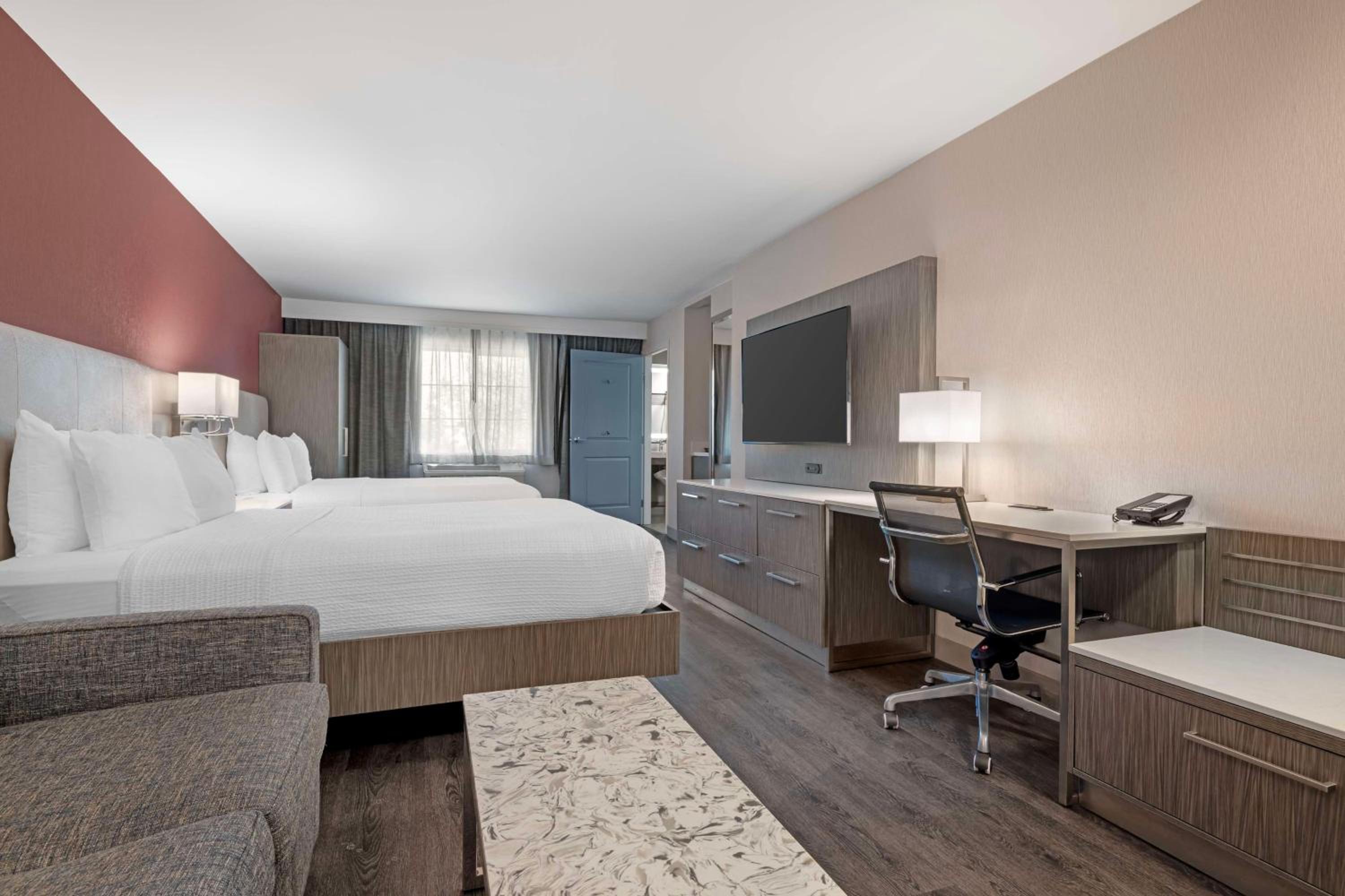 Queen Suite with Roll-In Shower and Sofa Bed - Mobility Accessible/Non-Smoking photo 3