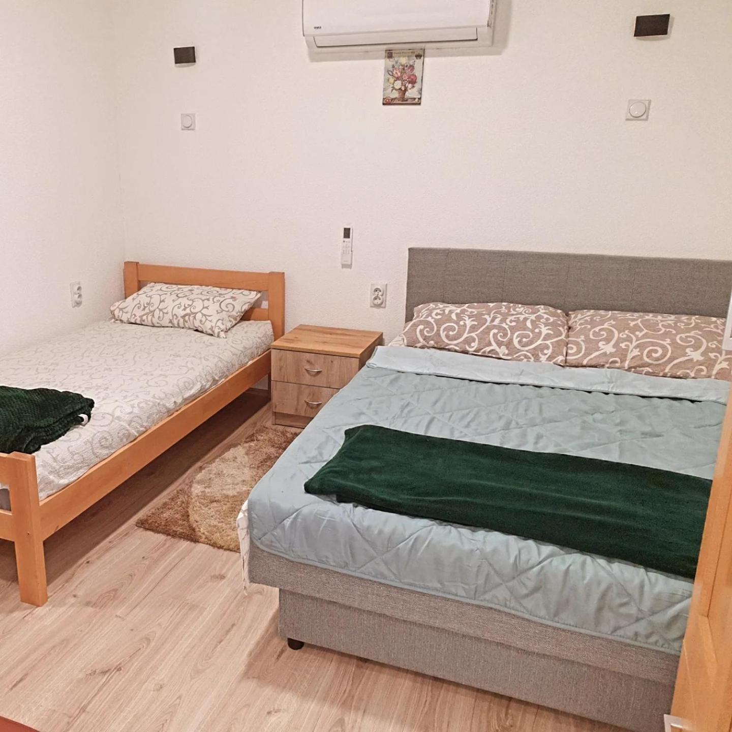 One-Bedroom Apartment photo 1