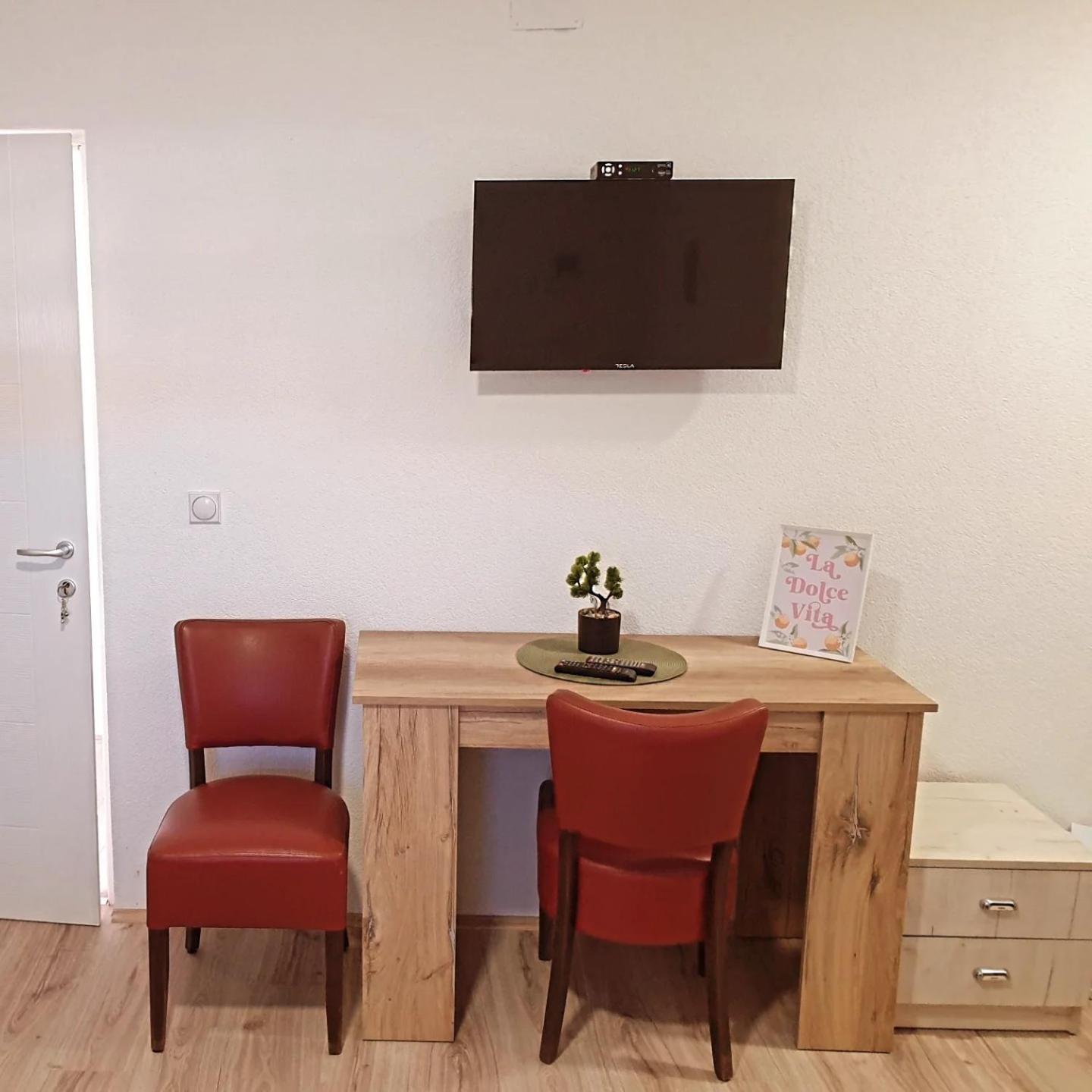 One-Bedroom Apartment photo 3