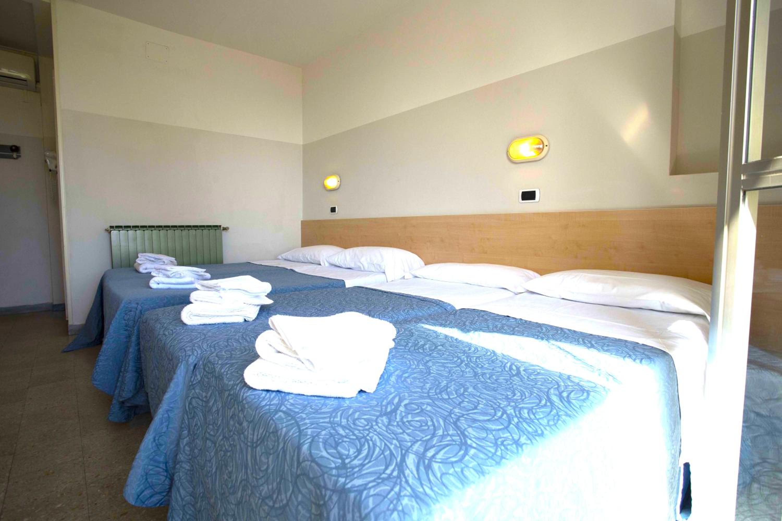 Quadruple Room - Photo 1