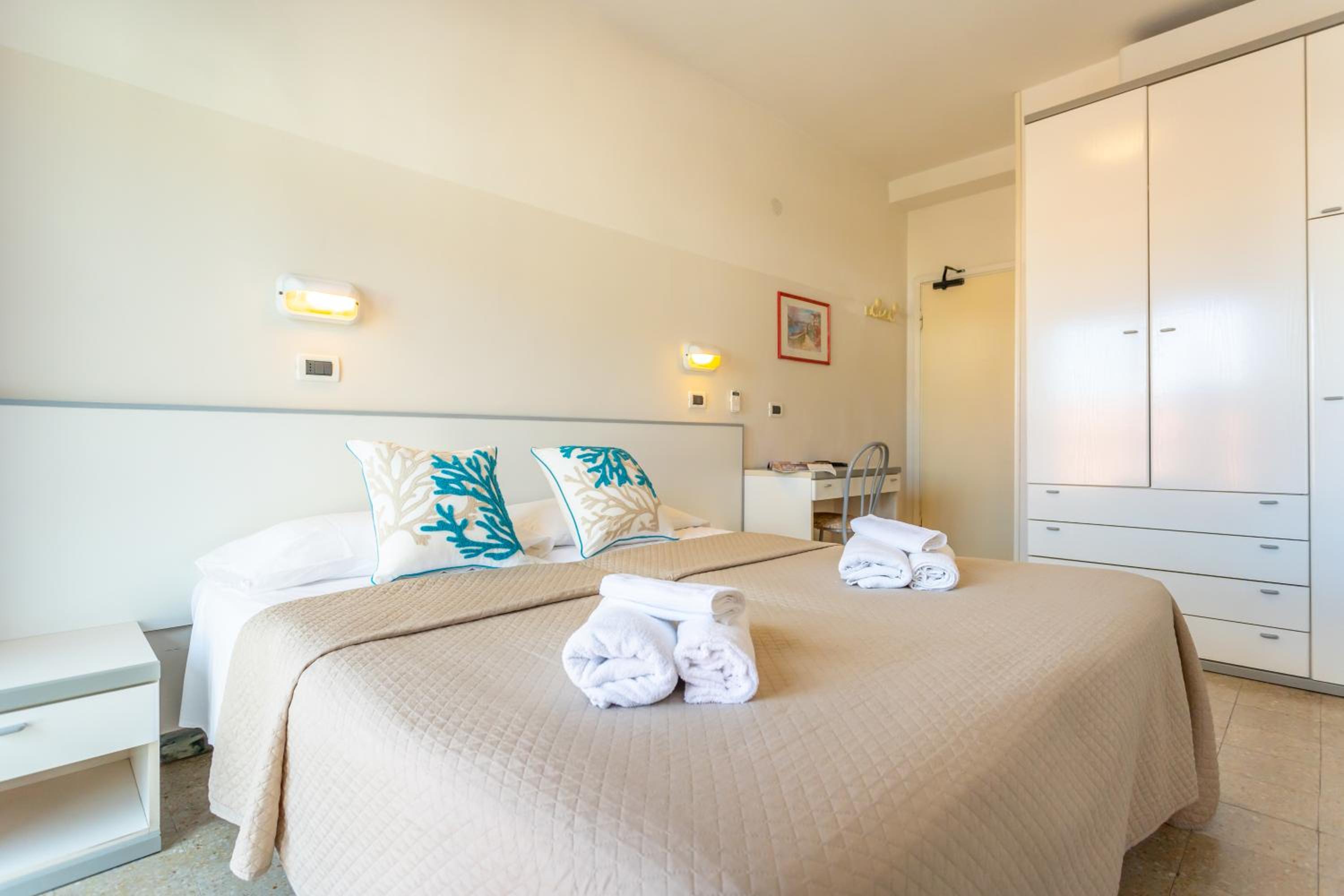 Double Or Twin Room With Side Sea View