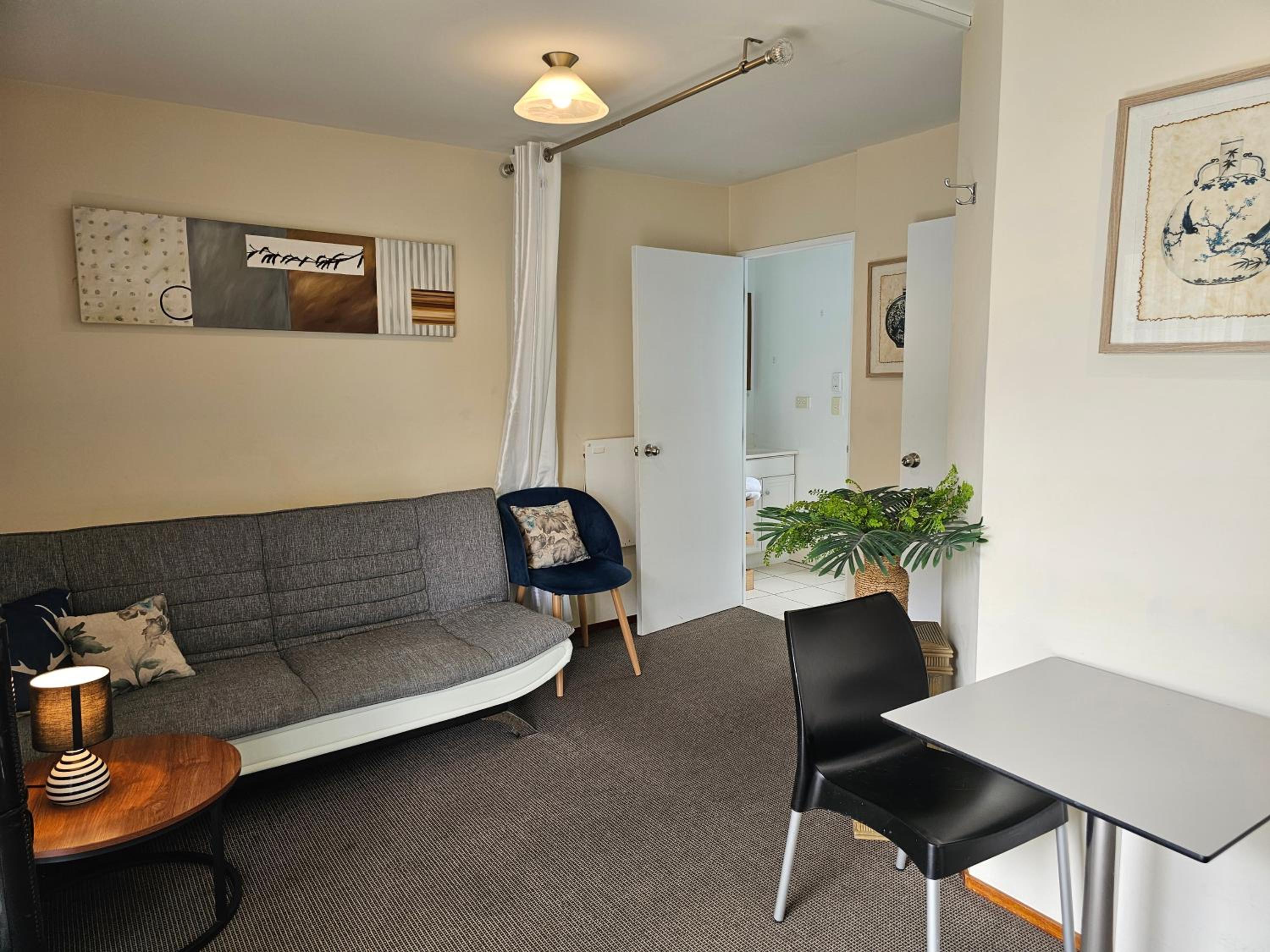 Deluxe Twin Room with Free Netflix - Photo 1