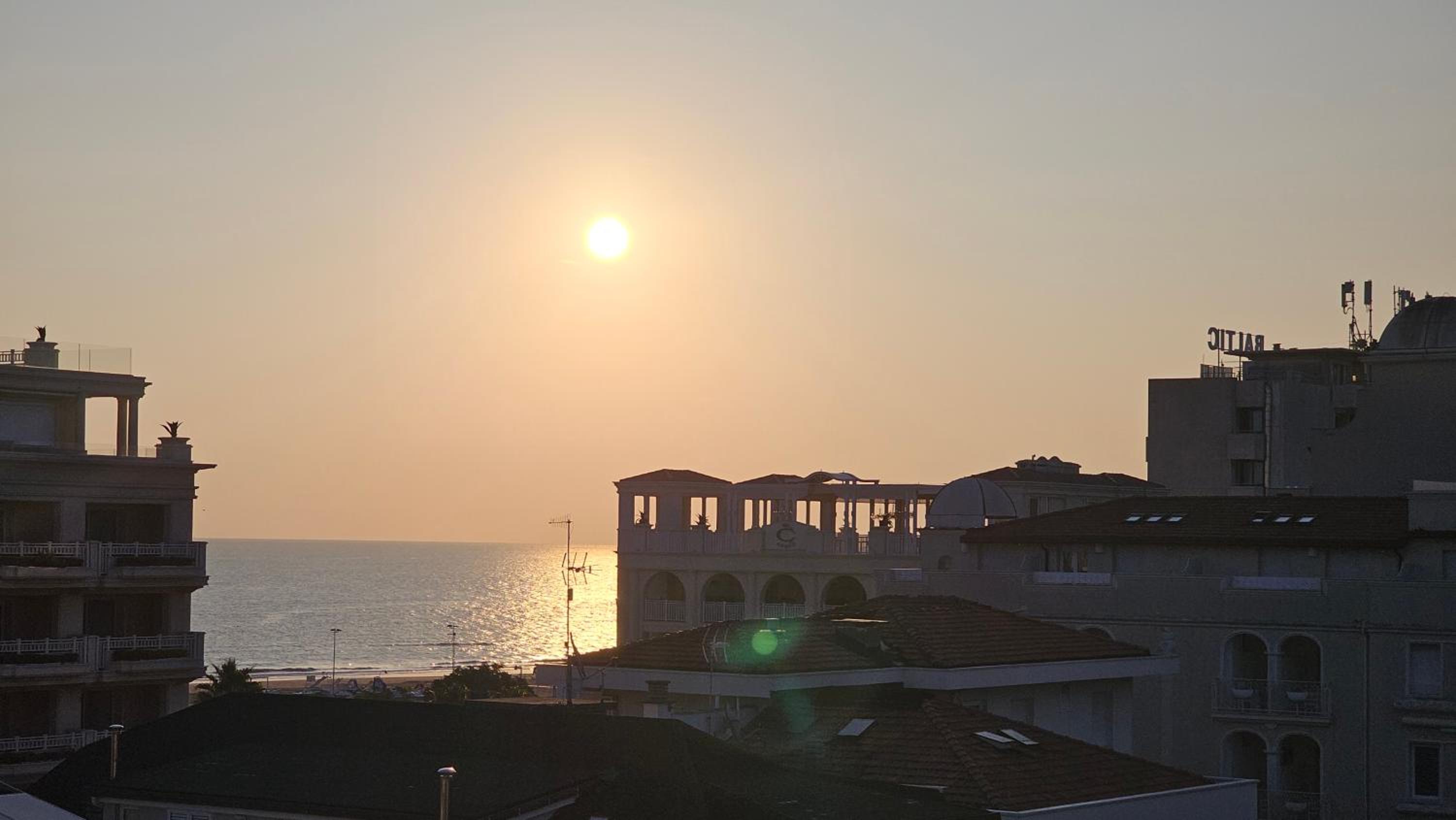 Quadruple Room with Sea View - Photo 8
