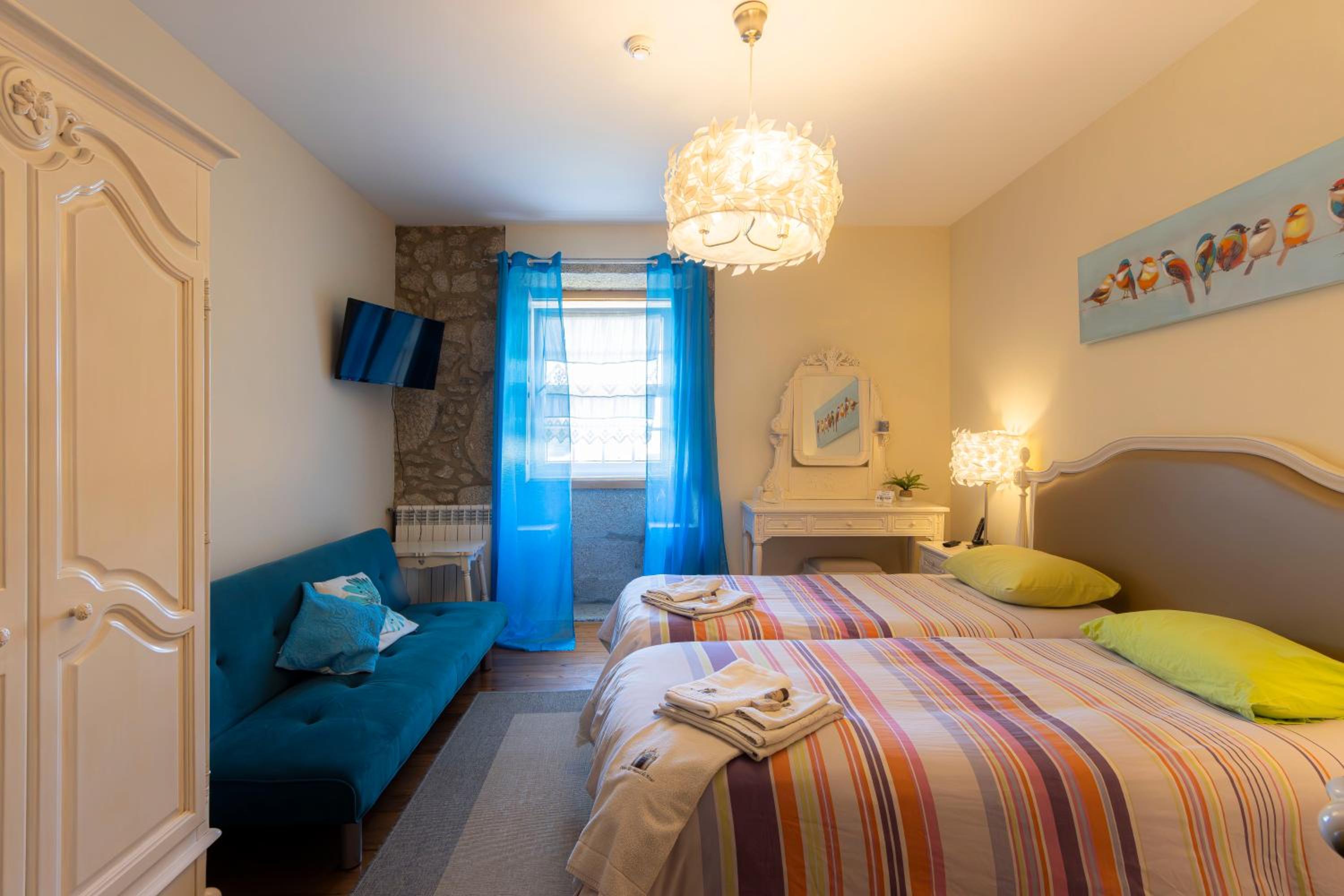 Special Offer Stay 3 Pay 2 - Family Room photo 2