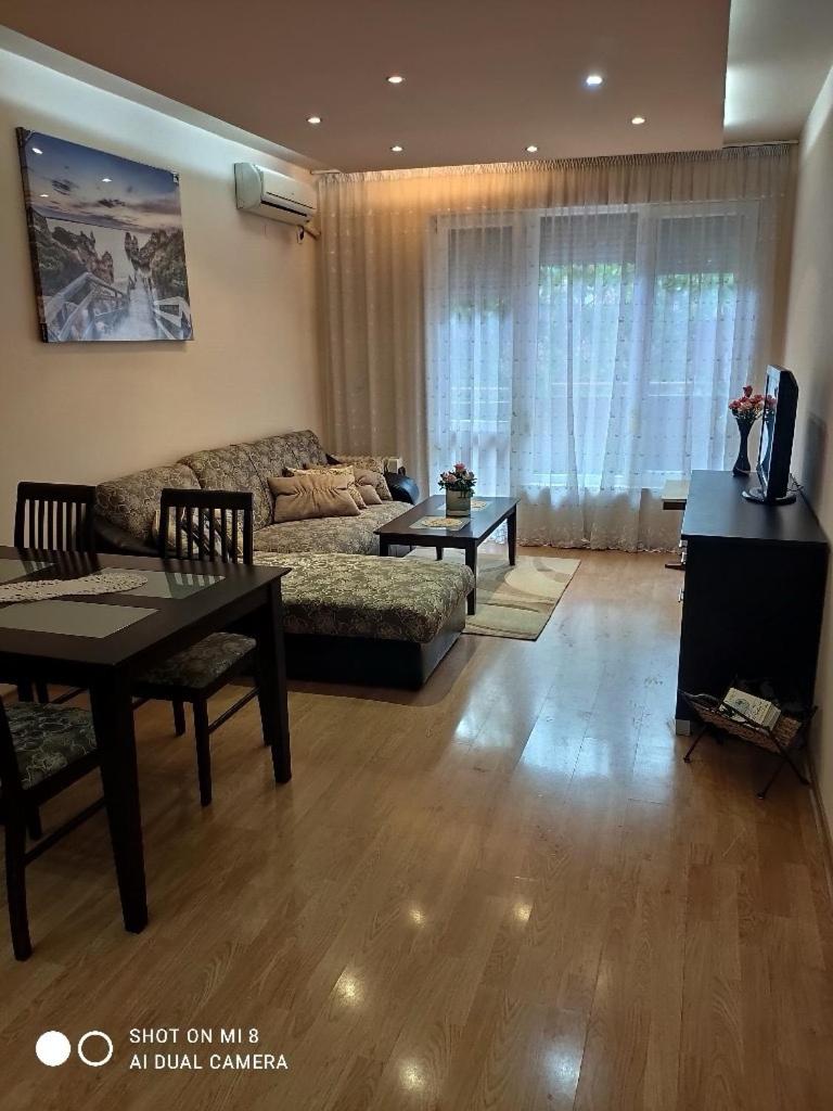 Two-Bedroom Apartment With Balcony And Terrace photo 3