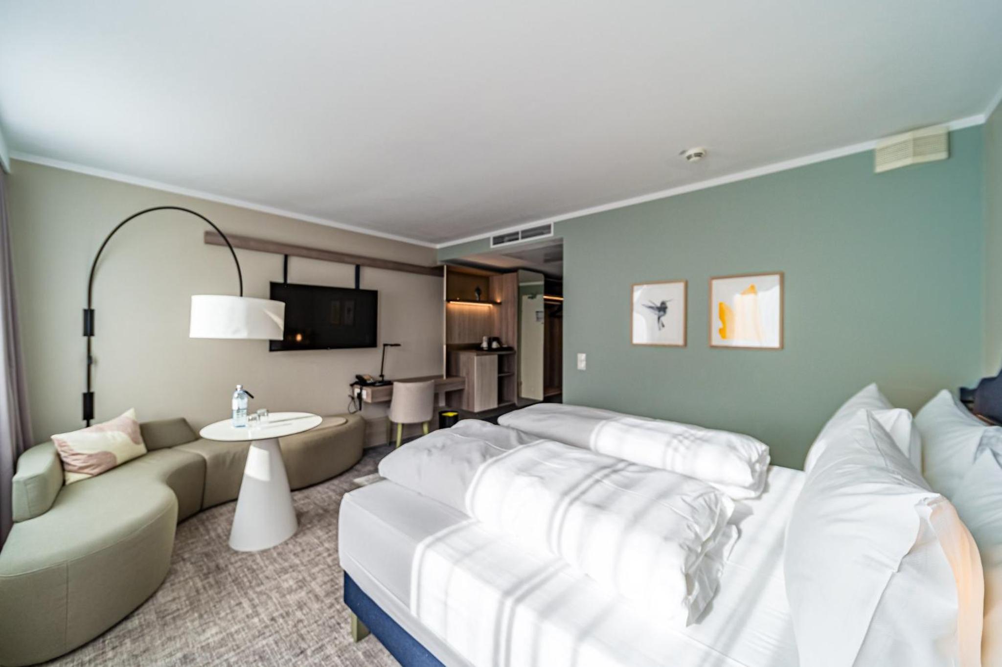 Standard Double Room with bath and shower