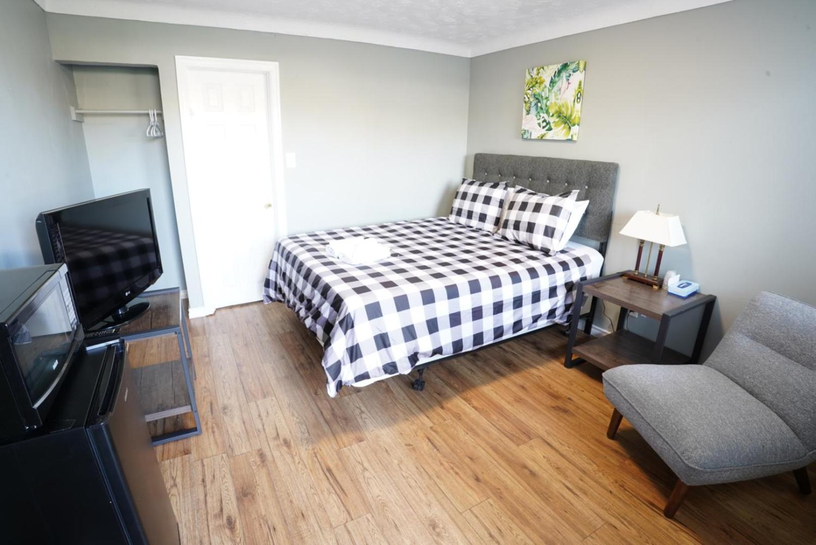 Queen Room photo 1
