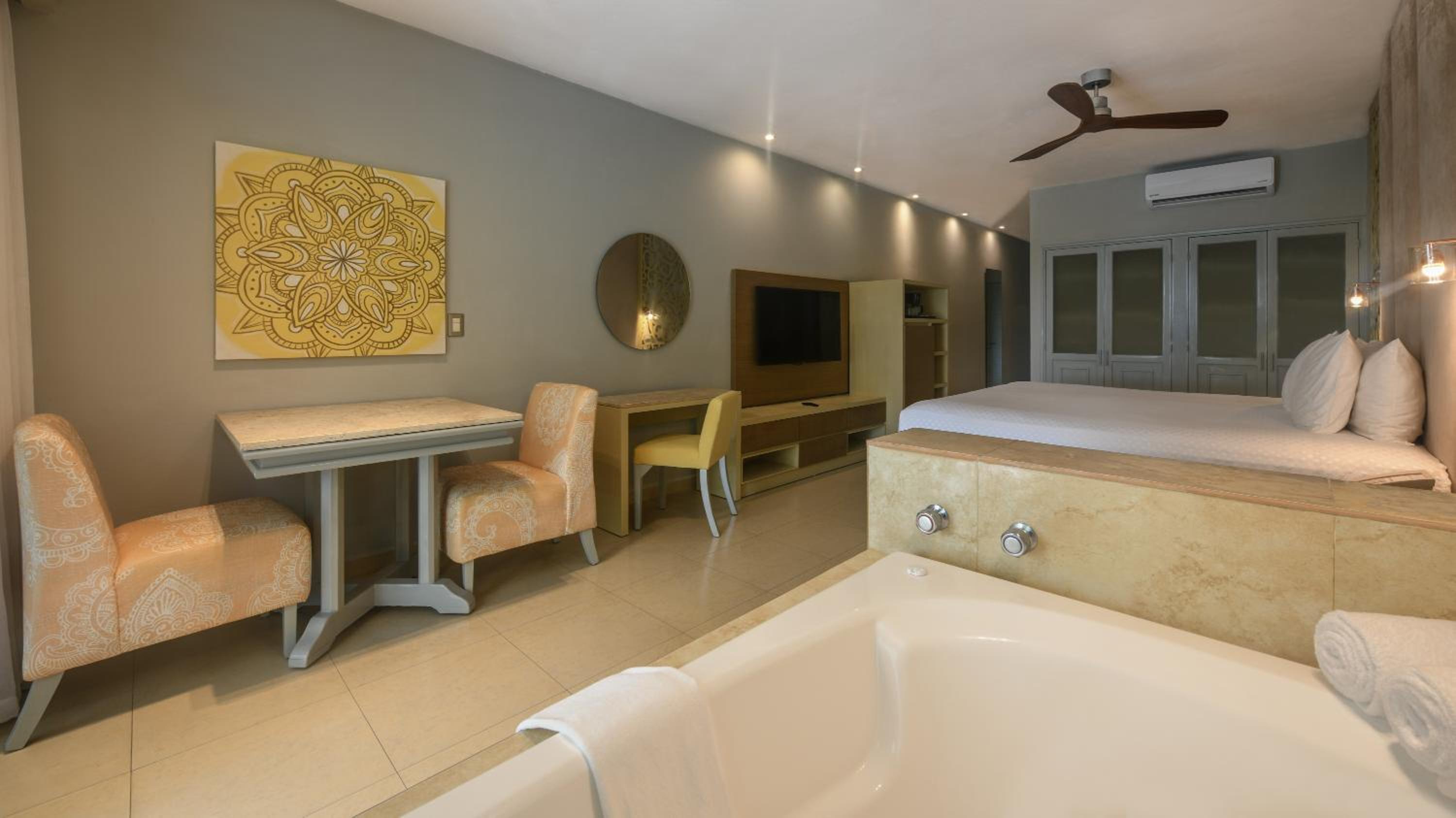 Junior Suite With Pool View