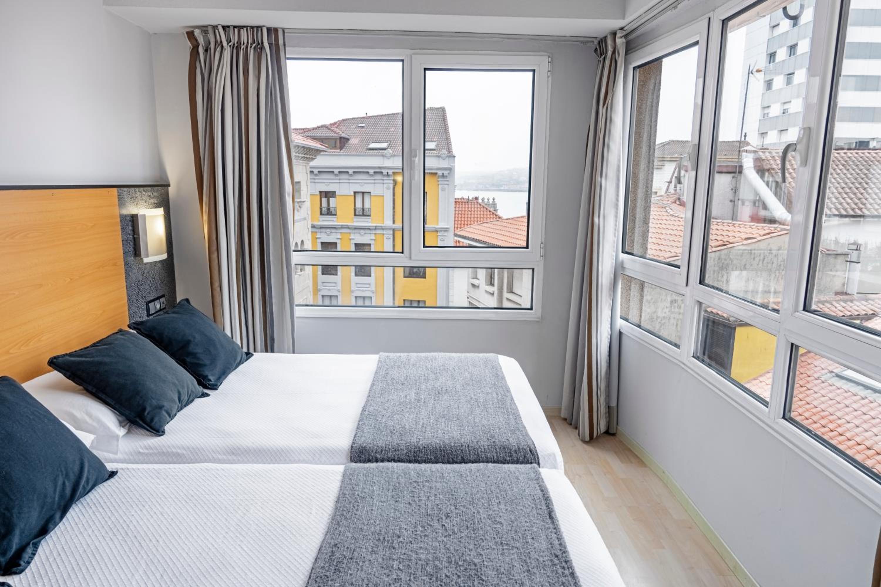  2 single beds - Photo 2