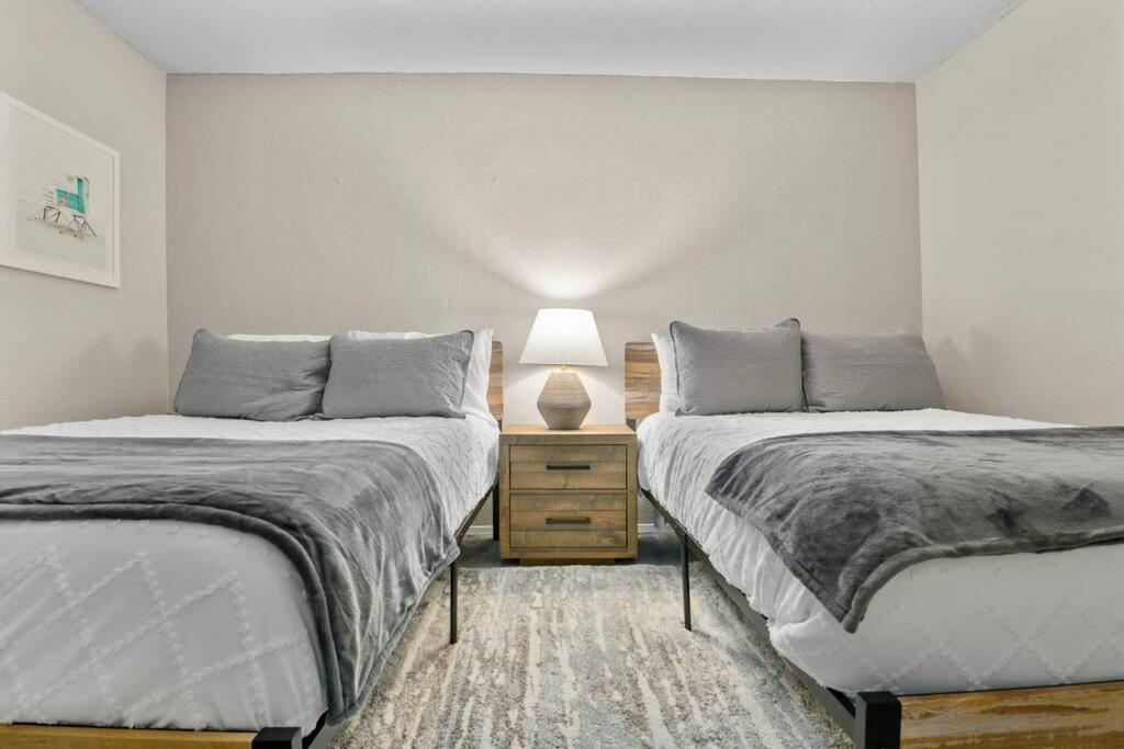 Five-Bedroom House photo 1