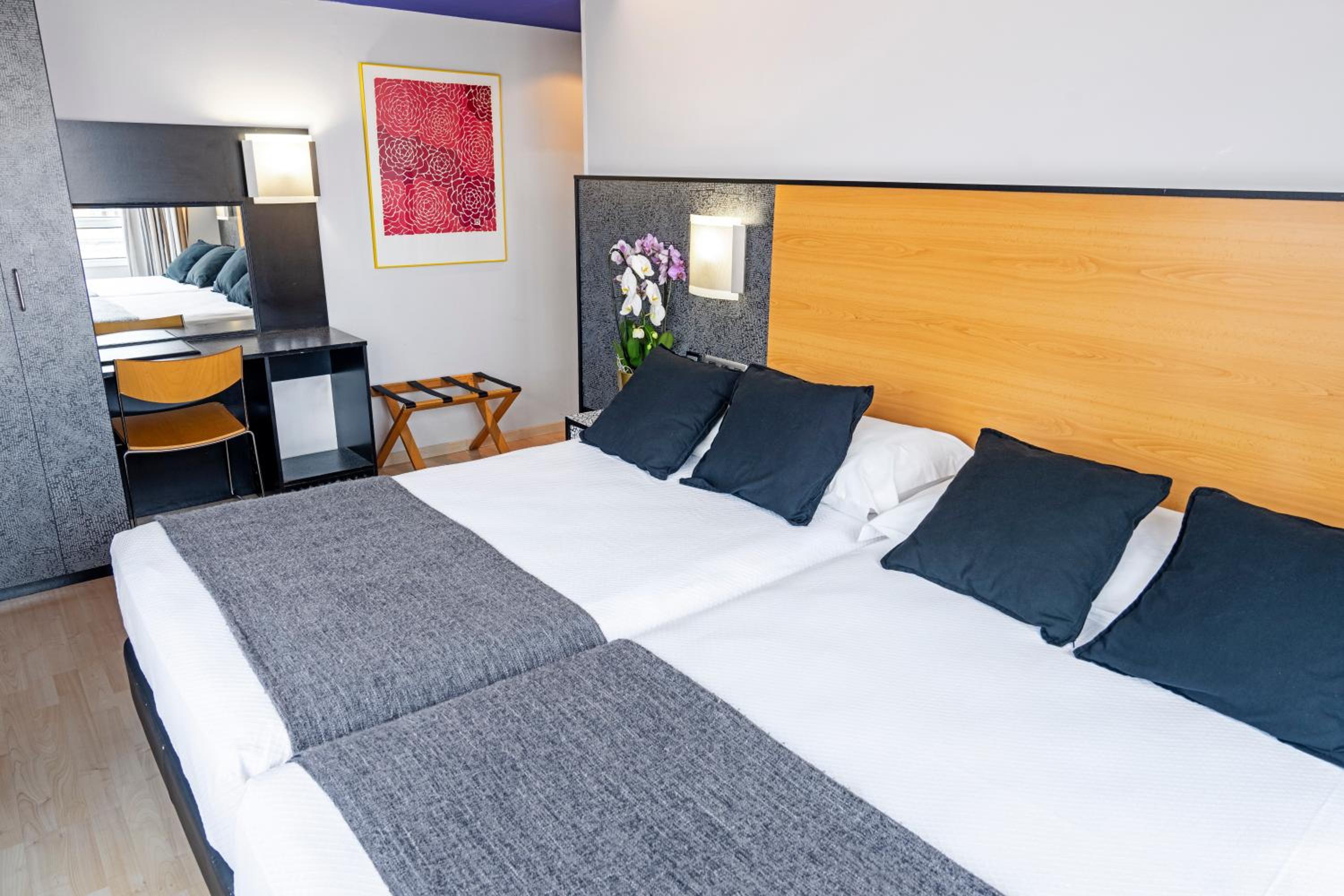  2 single beds - Photo 5