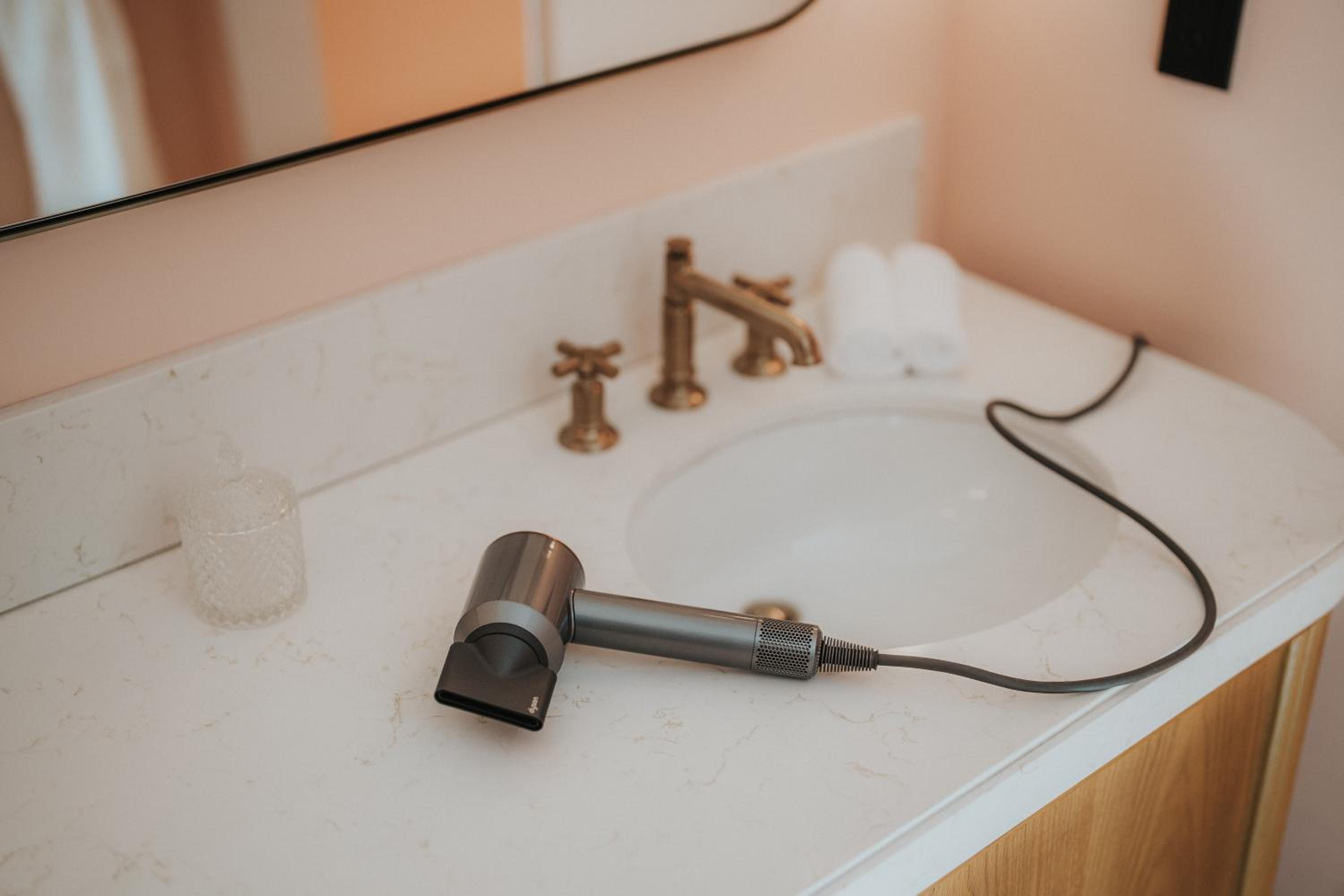 Corner Suite - Photo 14