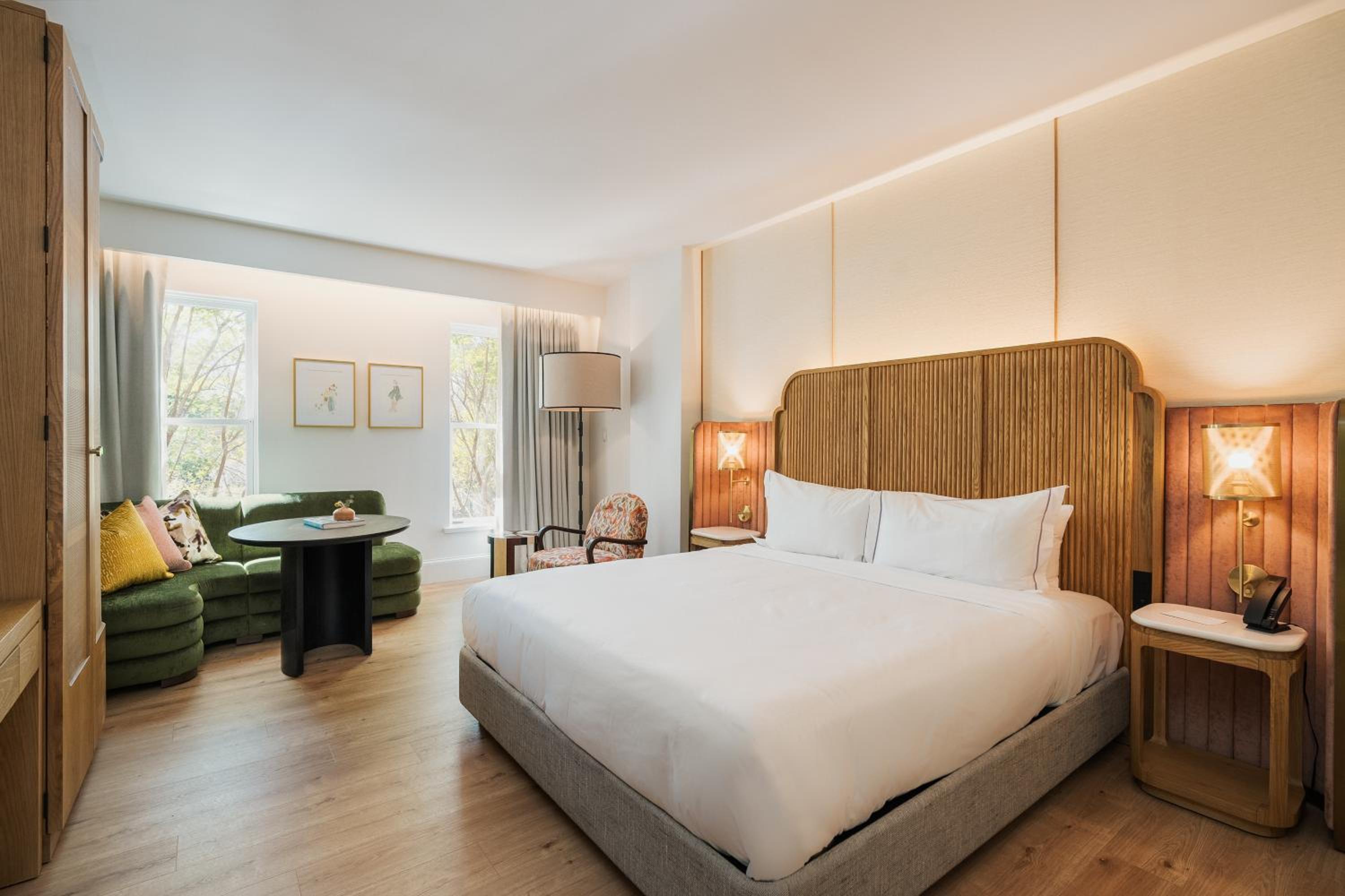 Standard King Room ADA - Photo 7