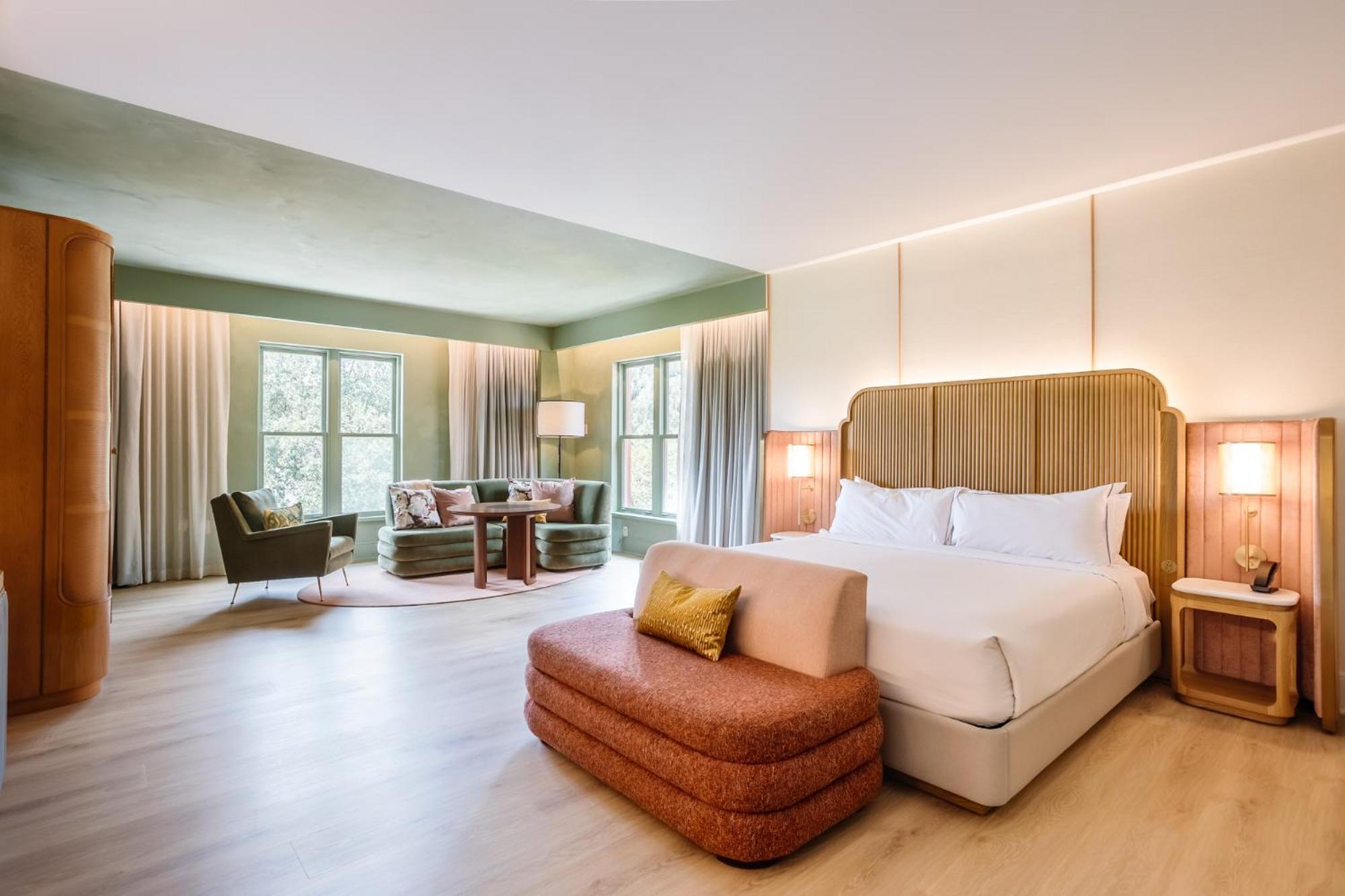 Corner Suite - Photo 8