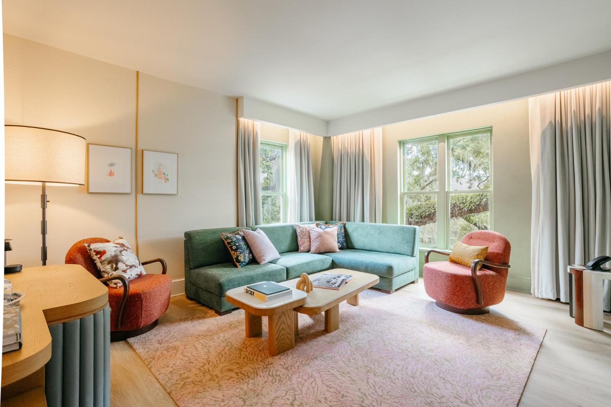 Corner Suite - Photo 5