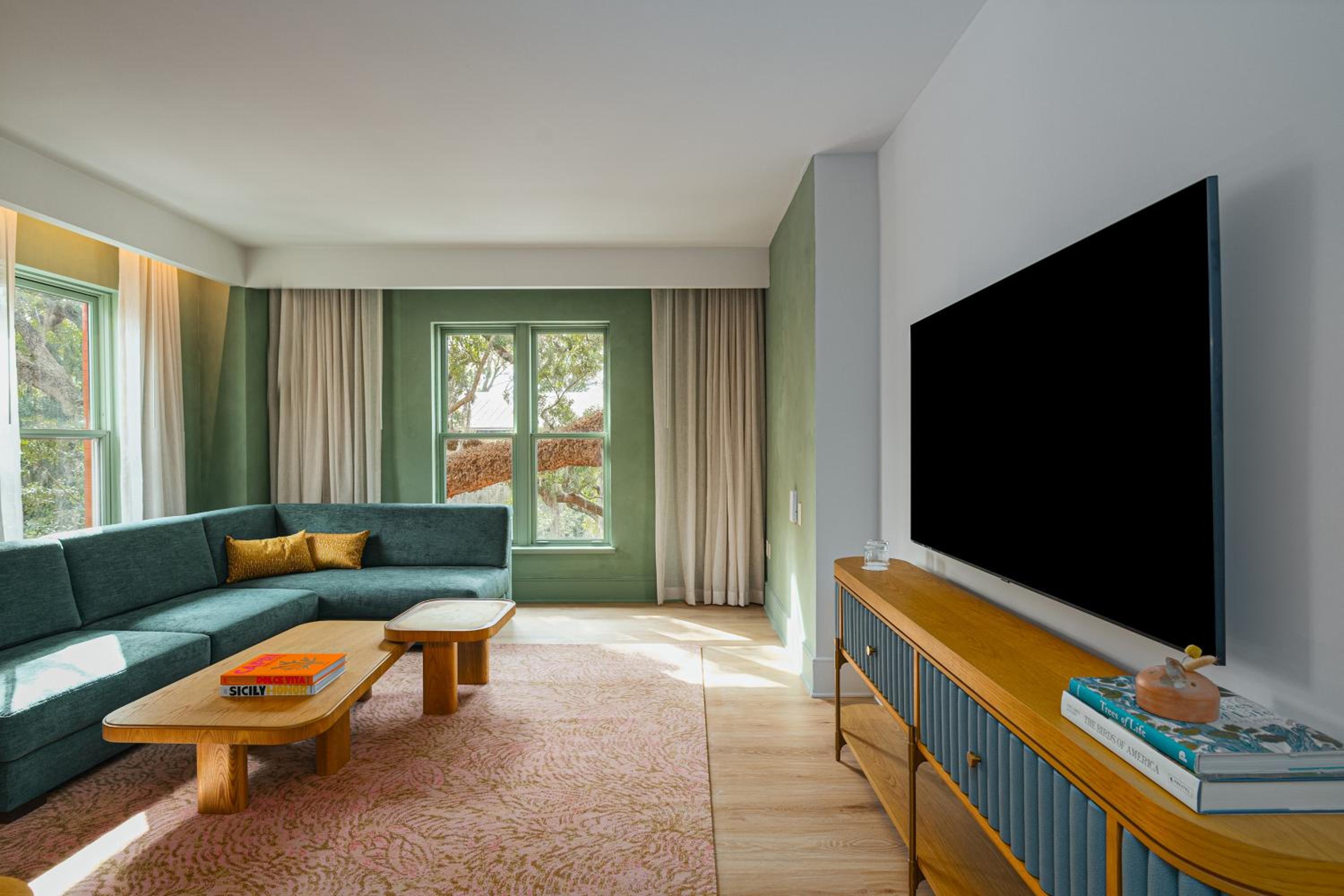 Corner Suite - Photo 11