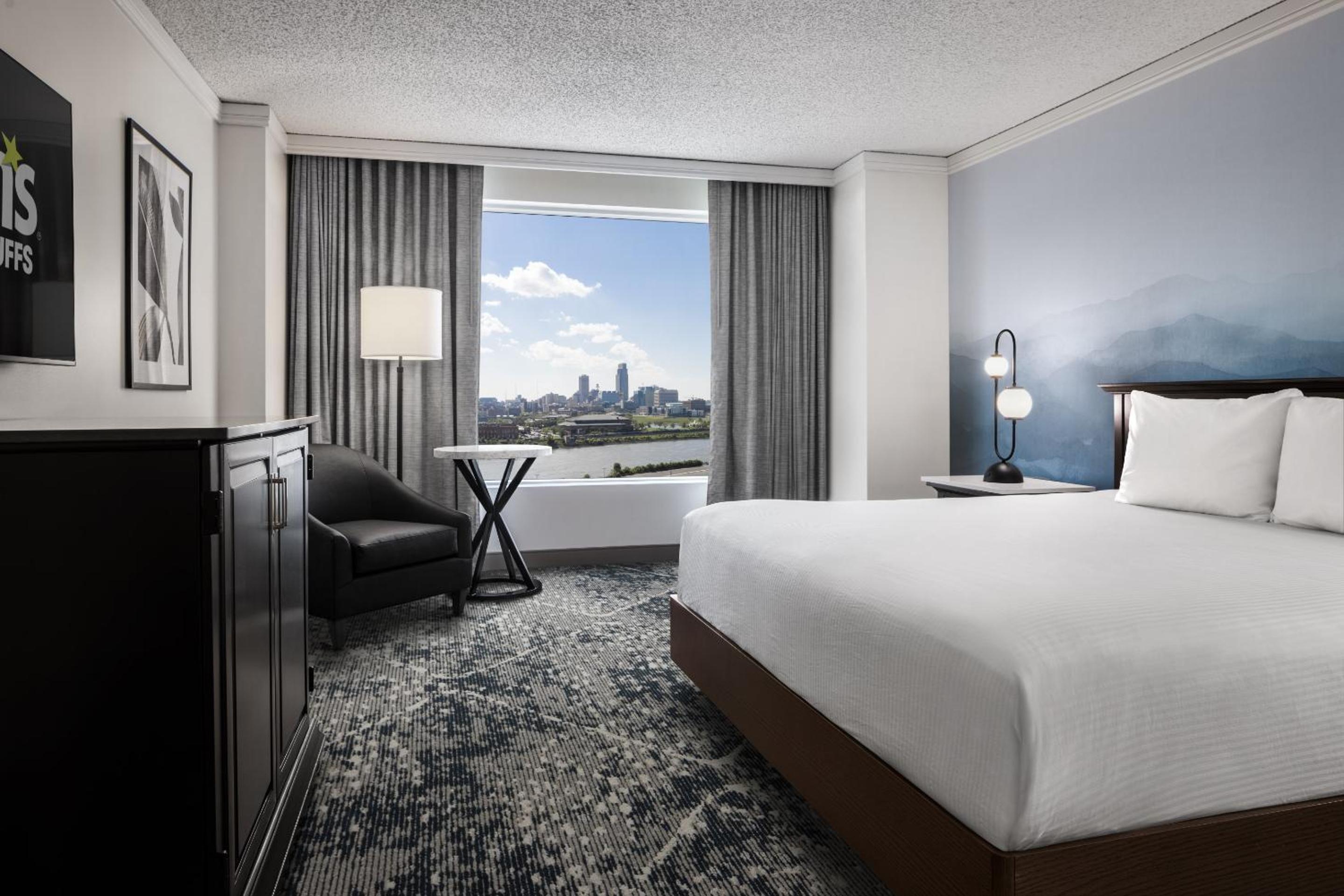 Deluxe King Room - Photo 1