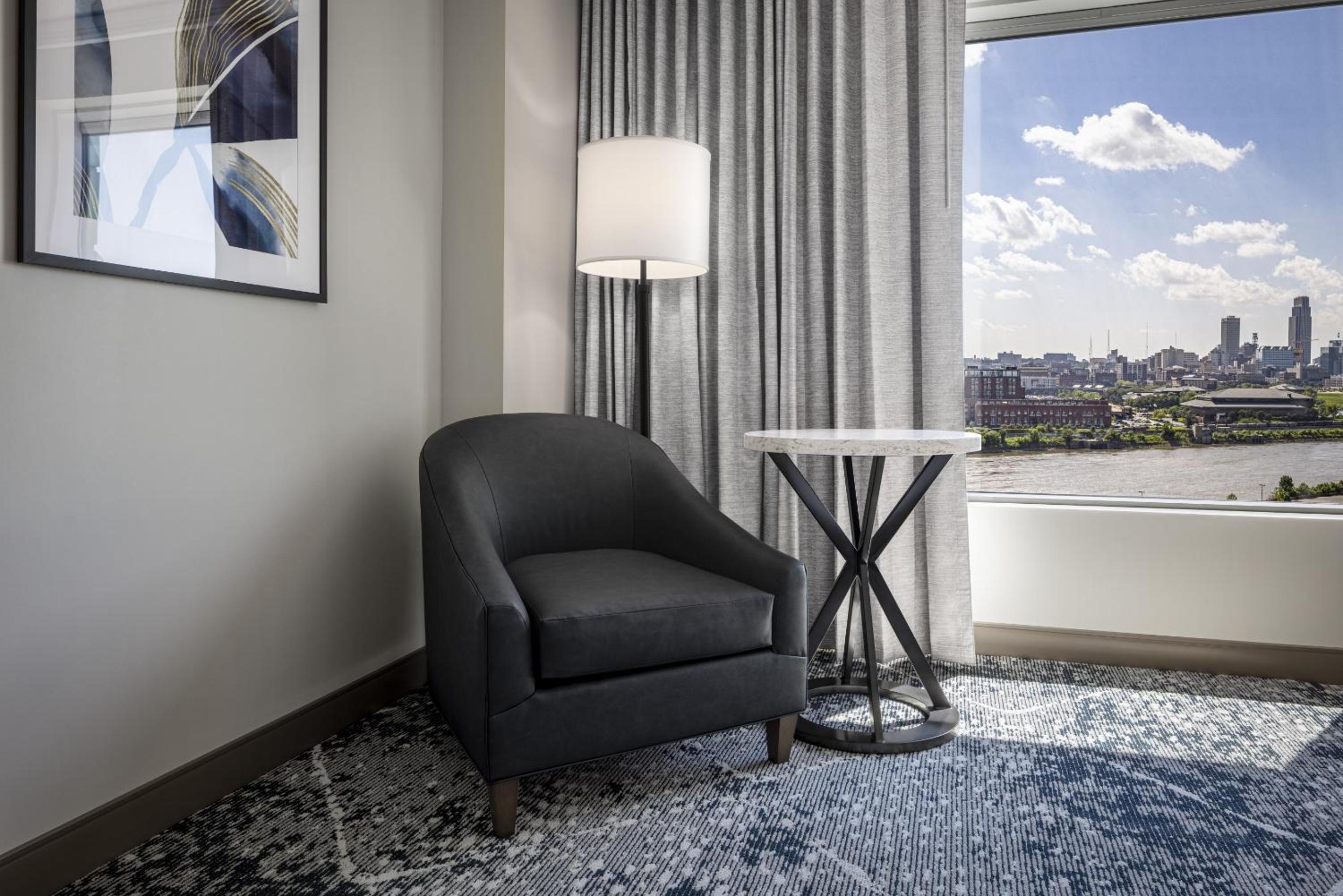 Deluxe King Room - Photo 2