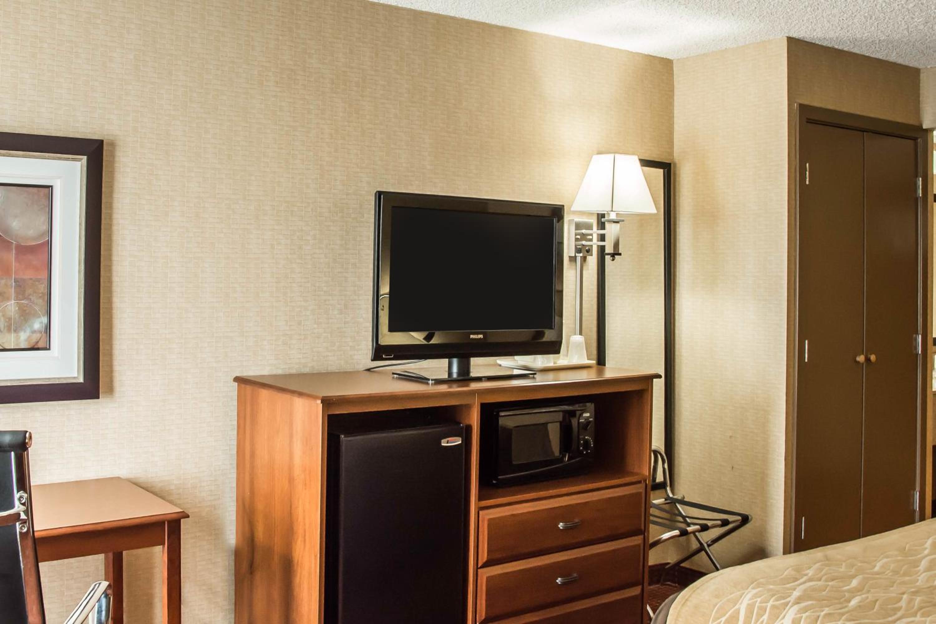 King Room - Non-Smoking - Photo 2