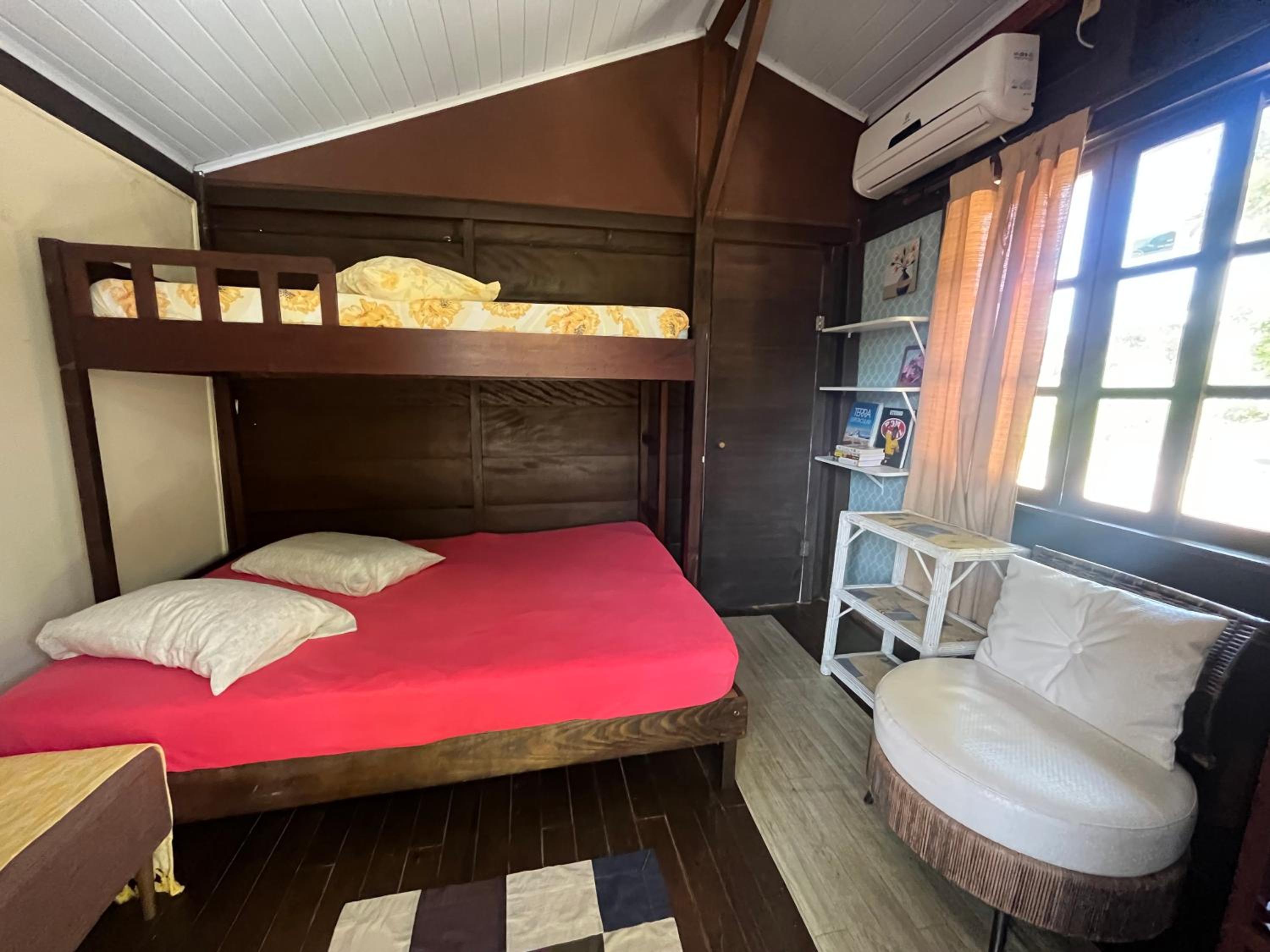 Deluxe Room (2 Adults + 1 Child) - Photo 2