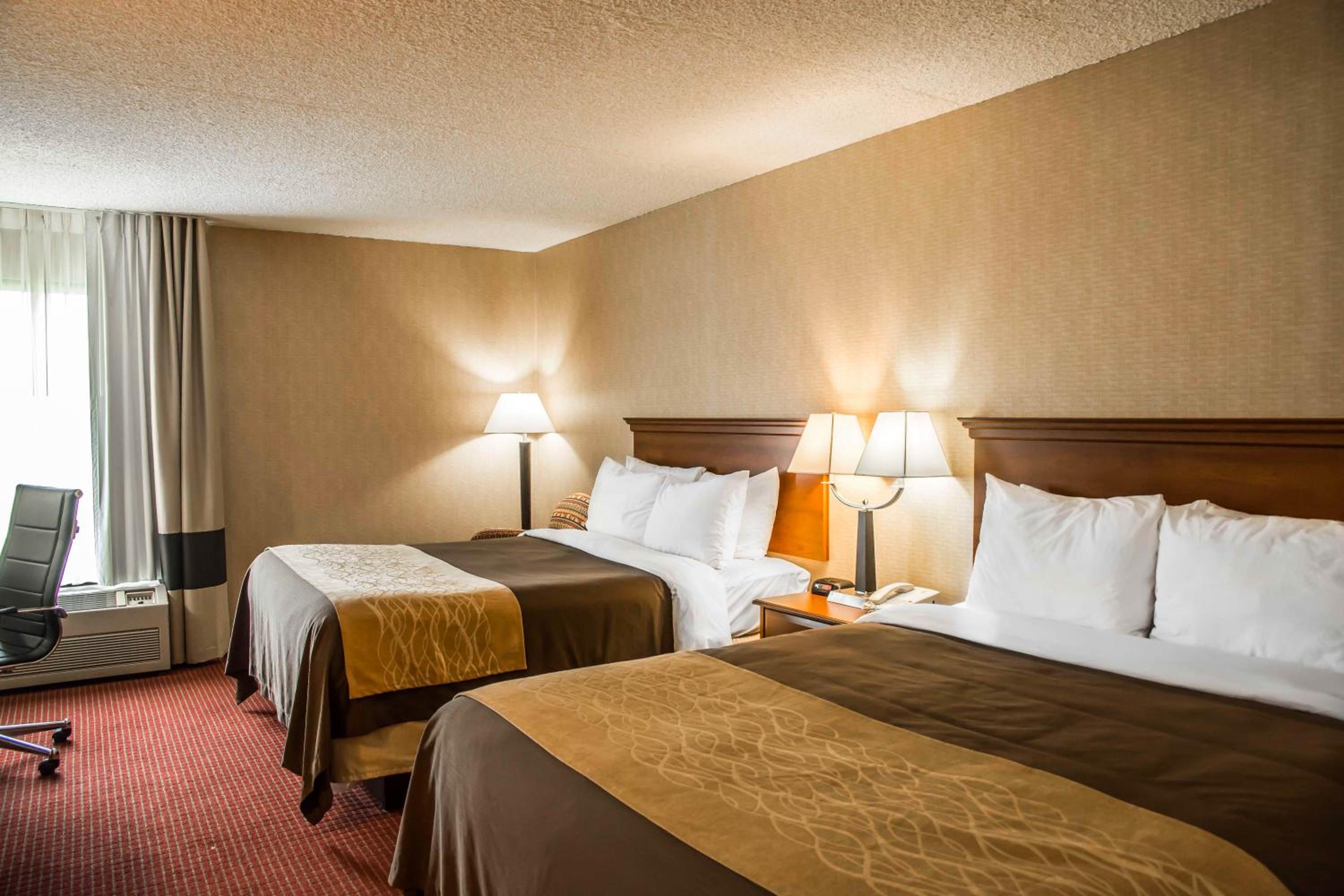 Queen Room with Two Queen Beds - Non-Smoking - Photo 1