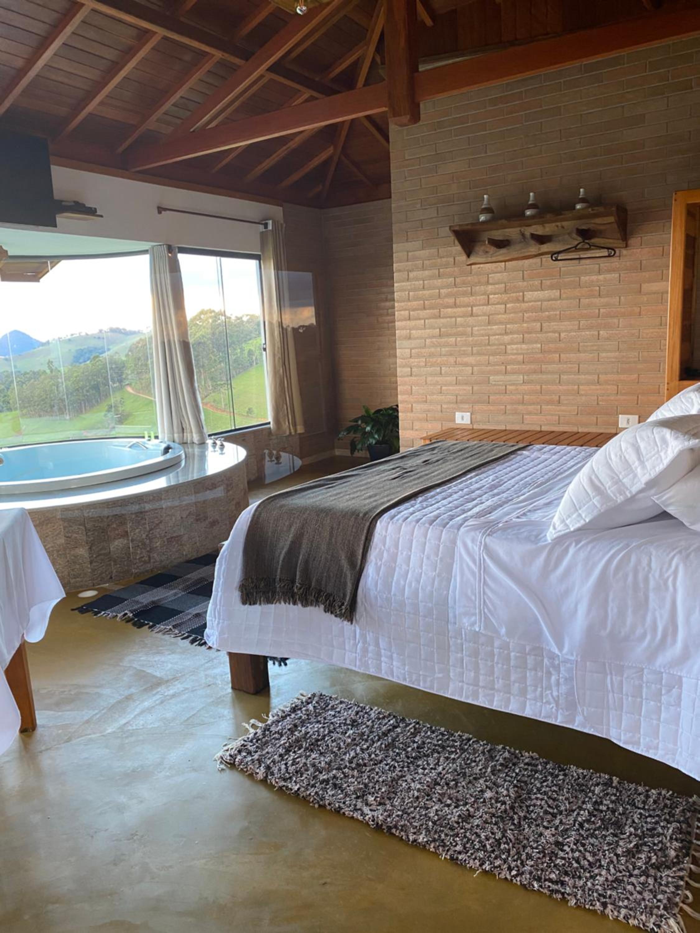 Deluxe Suite with Spa Bath - Photo 5