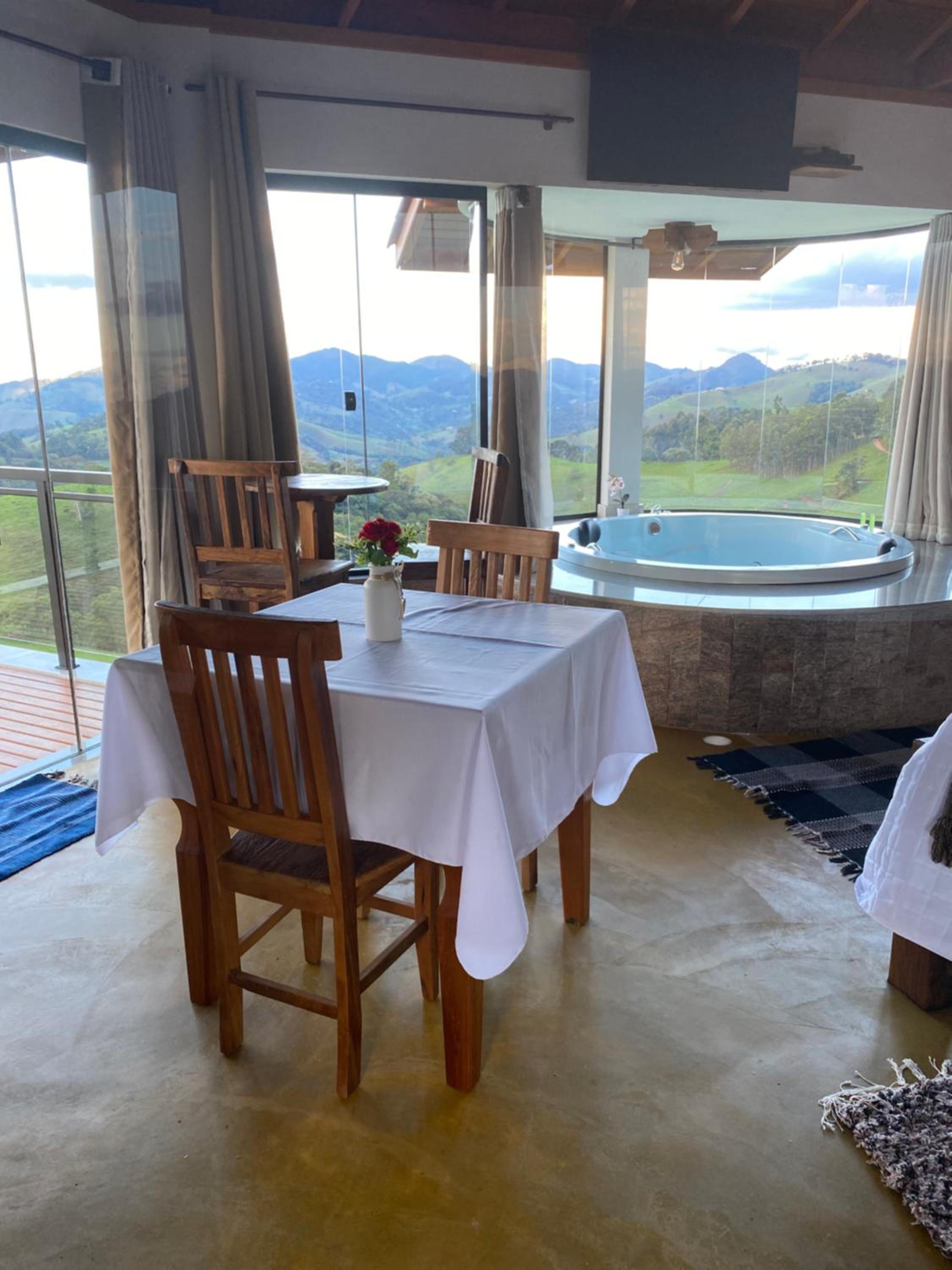 Deluxe Suite with Spa Bath - Photo 4