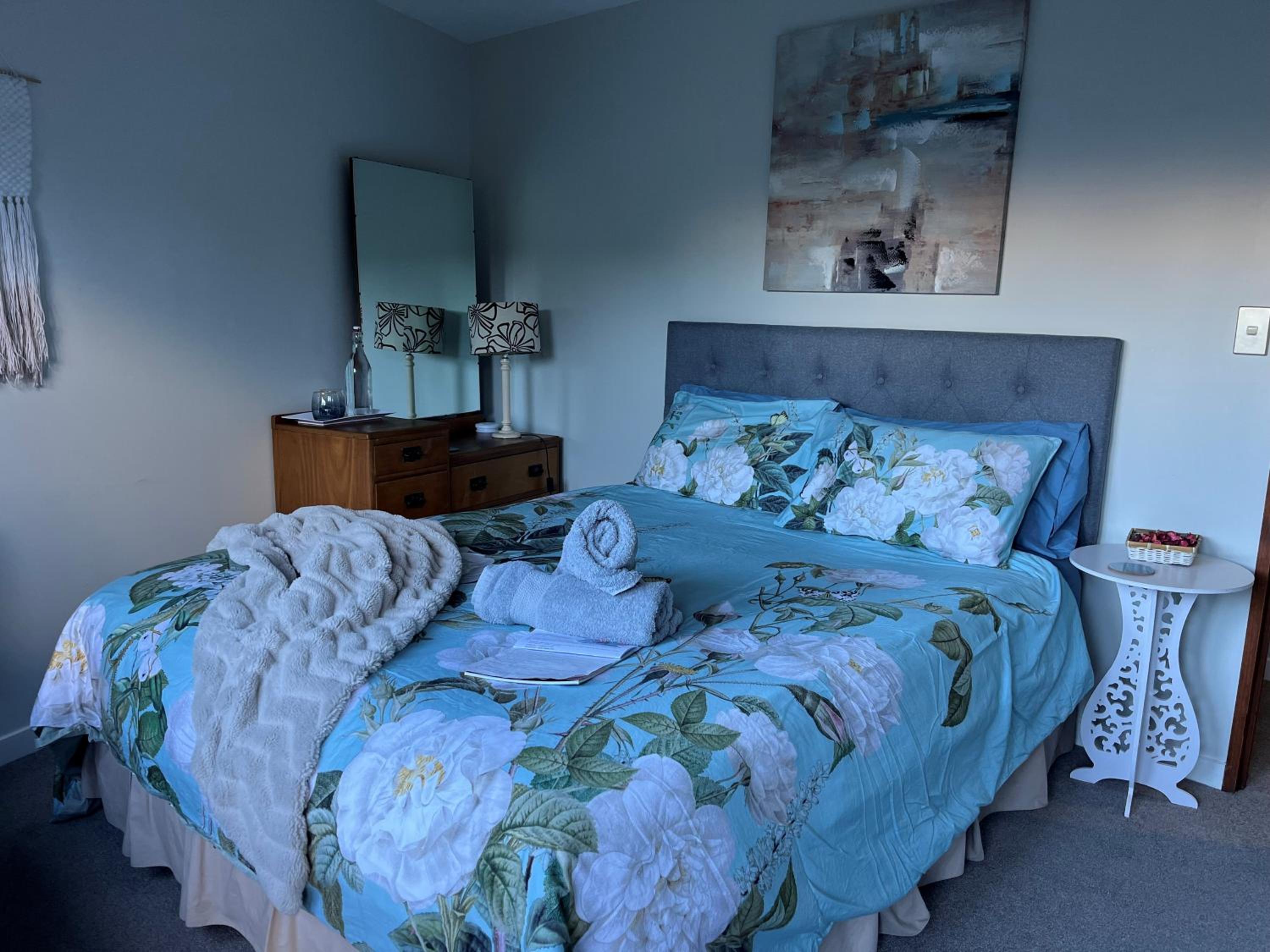 Queen Room with Garden View